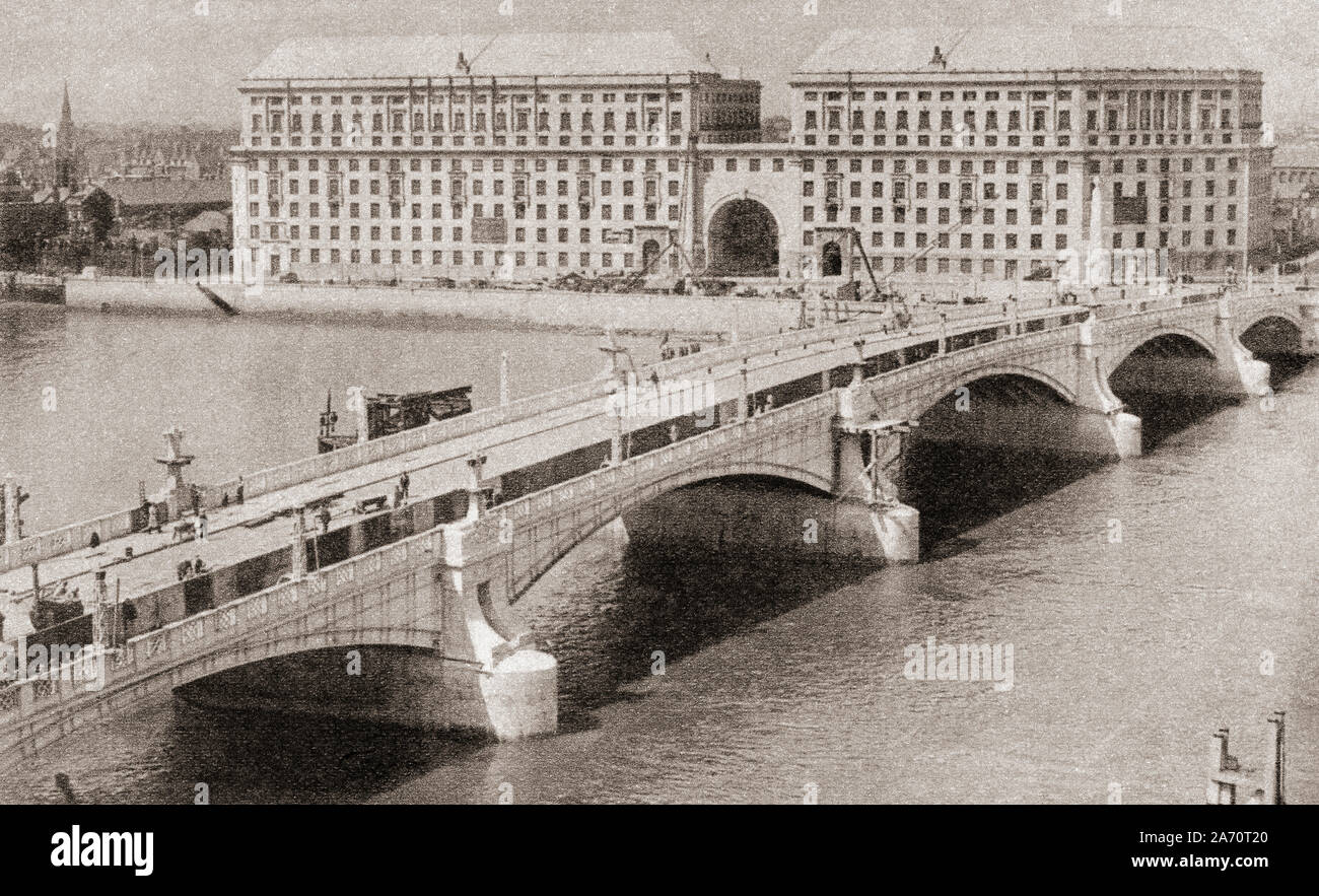 Lambeth Bridge, Londres, Angleterre, que l'on voit peu de temps après son ouverture en 1932. À partir de la cérémonie du siècle, publié en 1934. Banque D'Images