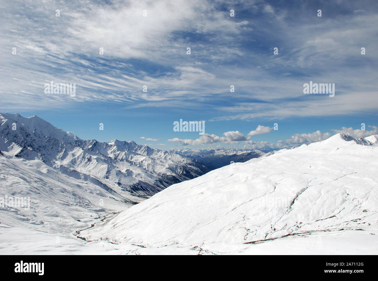 La vallée de Moxxi dans la neige couverts Daxueshan montagnes de l'ouest du Sichuan en Chine Banque D'Images