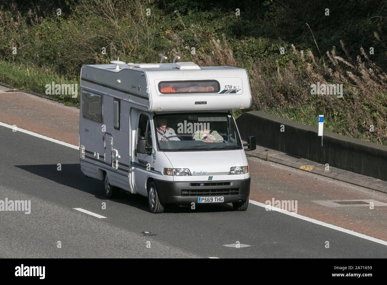 Roadstar lunaire Fiat véhicule récréatif rv camping camping-van voyageant sur l'autoroute M6 près de Preston dans le Lancashire, Royaume-Uni Banque D'Images