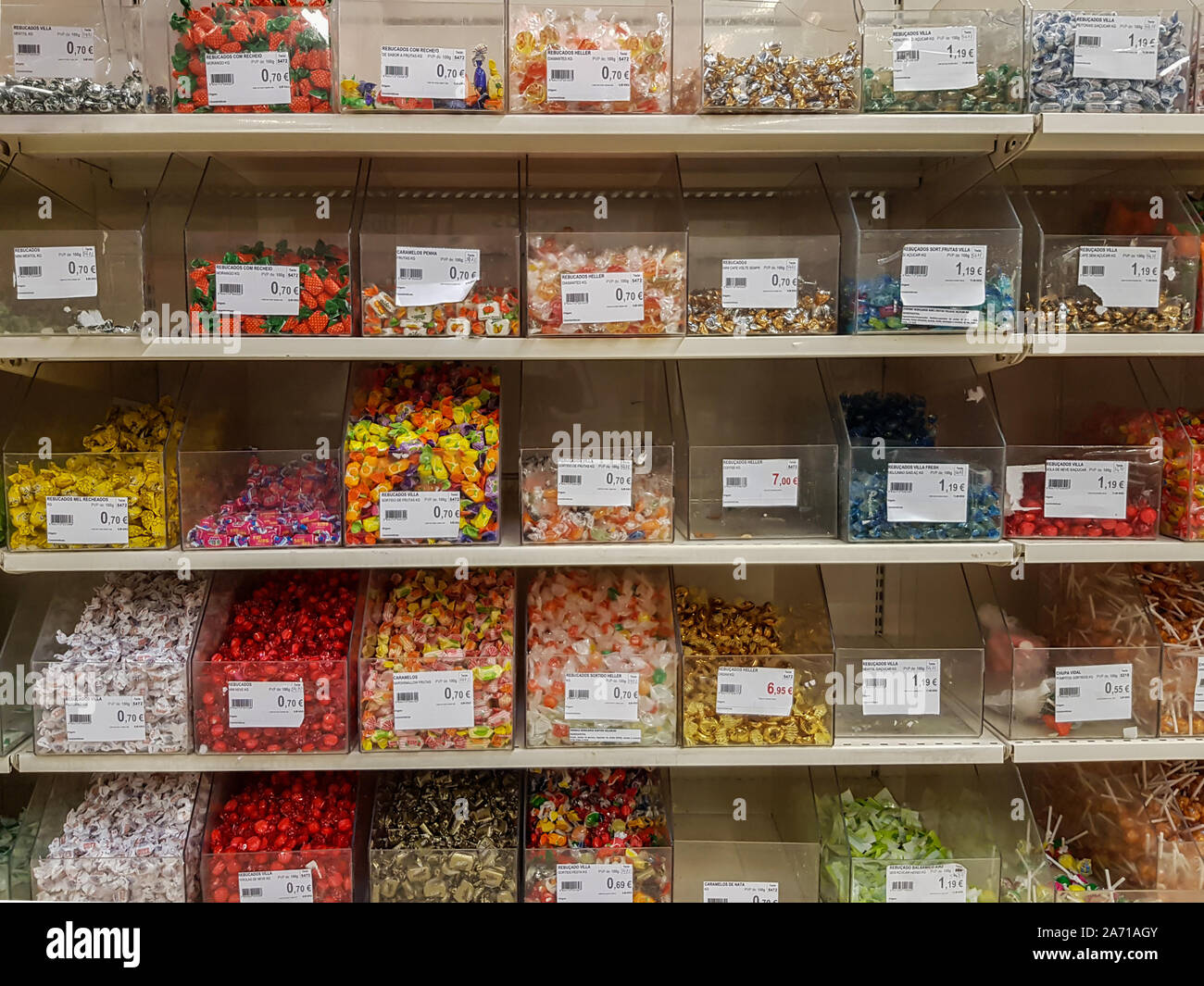Lisbonne, Portugal- vers octobre 2019 : Des bonbons pour vente en bloc  Photo Stock - Alamy
