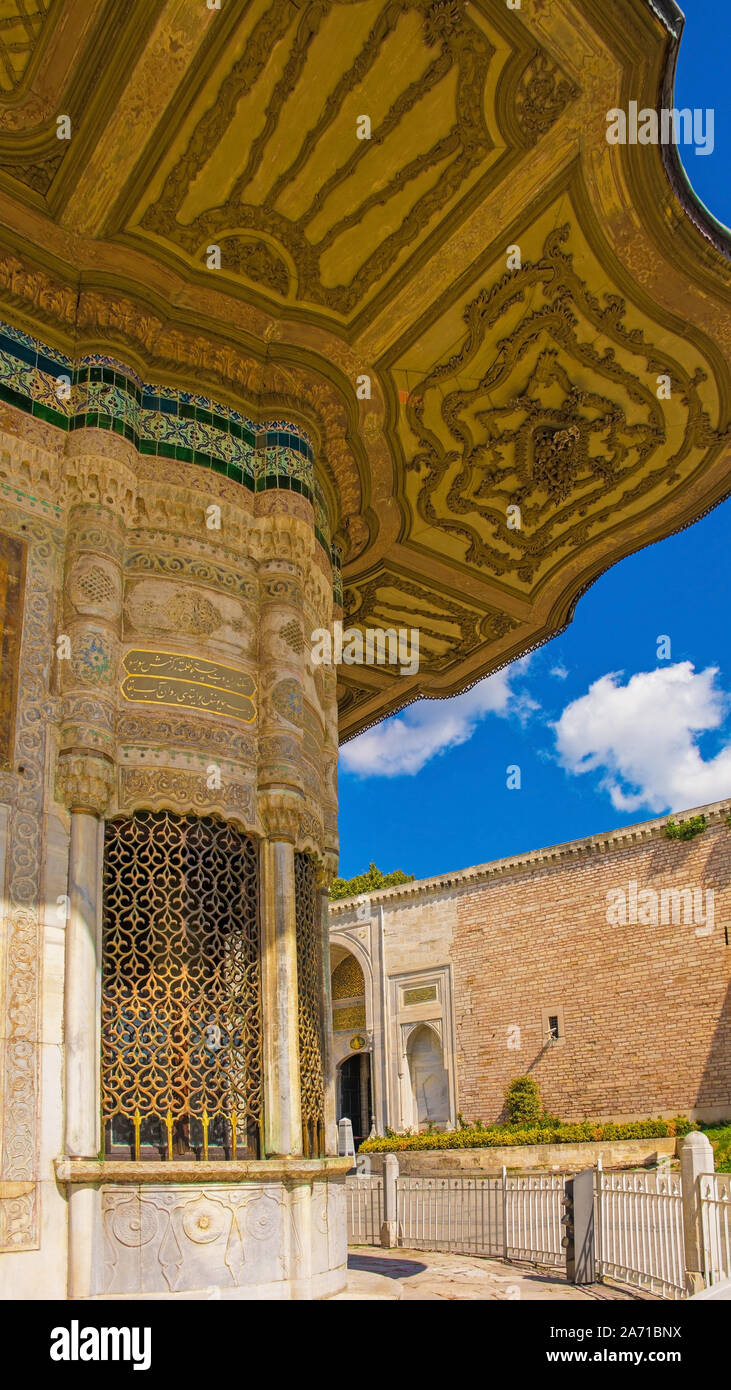 L'extérieur de la fontaine de Ahmed III à Sultanahmet, Fatih, Istanbul, Turquie. Construit en 1729 en style rococo turc. L'entrée de the Topkapi Banque D'Images