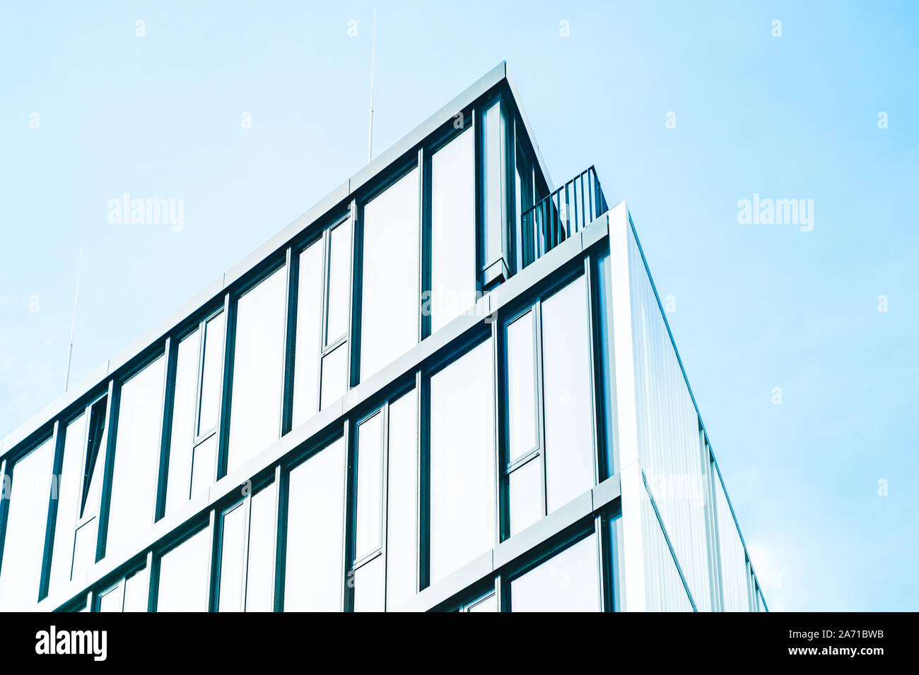 La façade de l'immeuble de bureaux moderne pour l'arrière-plan d'affaires Banque D'Images