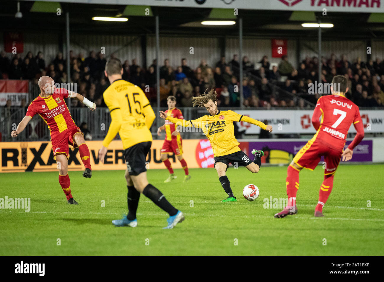 Almere, Pays-Bas. 29 Oct, 2019. ALMERE, 29-10-2019, le stade saison 2019/2020, Yanmar, Eerste ronde TOTO KNVB Beker. Almere City dvd James Efmorfidis 1-0 scores pendant le jeu Almere City - Go Ahead Eagles : Crédit Photos Pro/Alamy Live News Banque D'Images