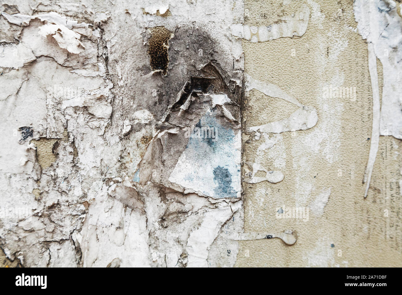 De papier déchiré poster une texture grunge Banque D'Images