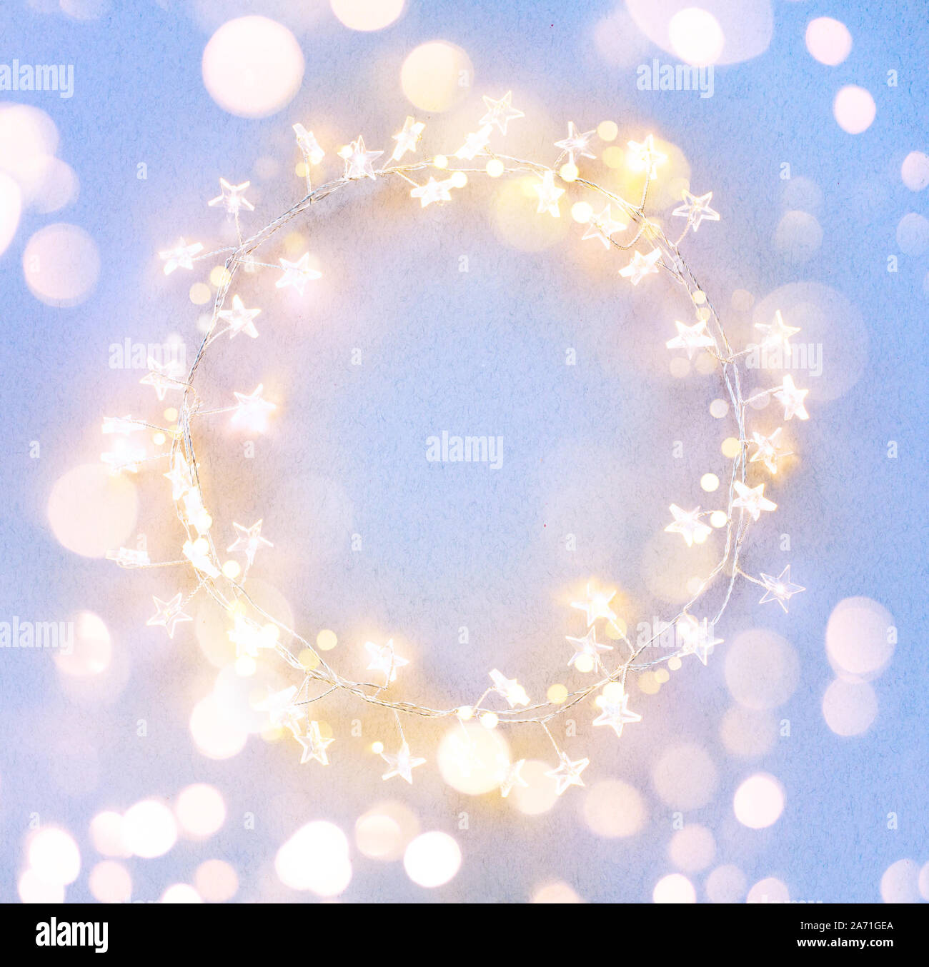 Lumière de Noël arrière-plan. Arbre de Noël, lumières de fête de vacances garland arrière-plan. Cadre Bandeau en toile de fond. Nouvelle année Hiver art design, scène de Noël h Banque D'Images