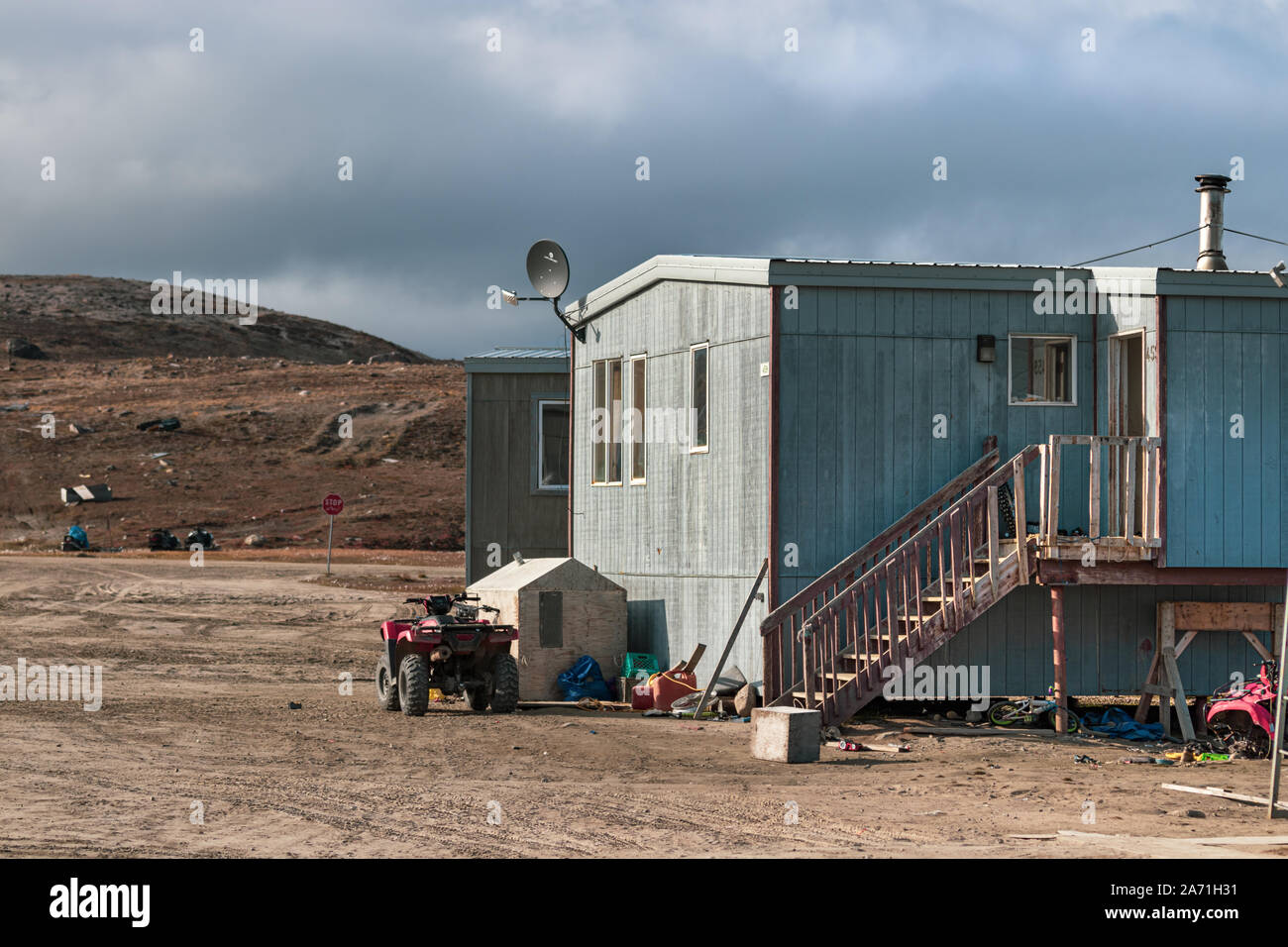 Maisons à Clyde River, au Nunavut, Canada. Banque D'Images