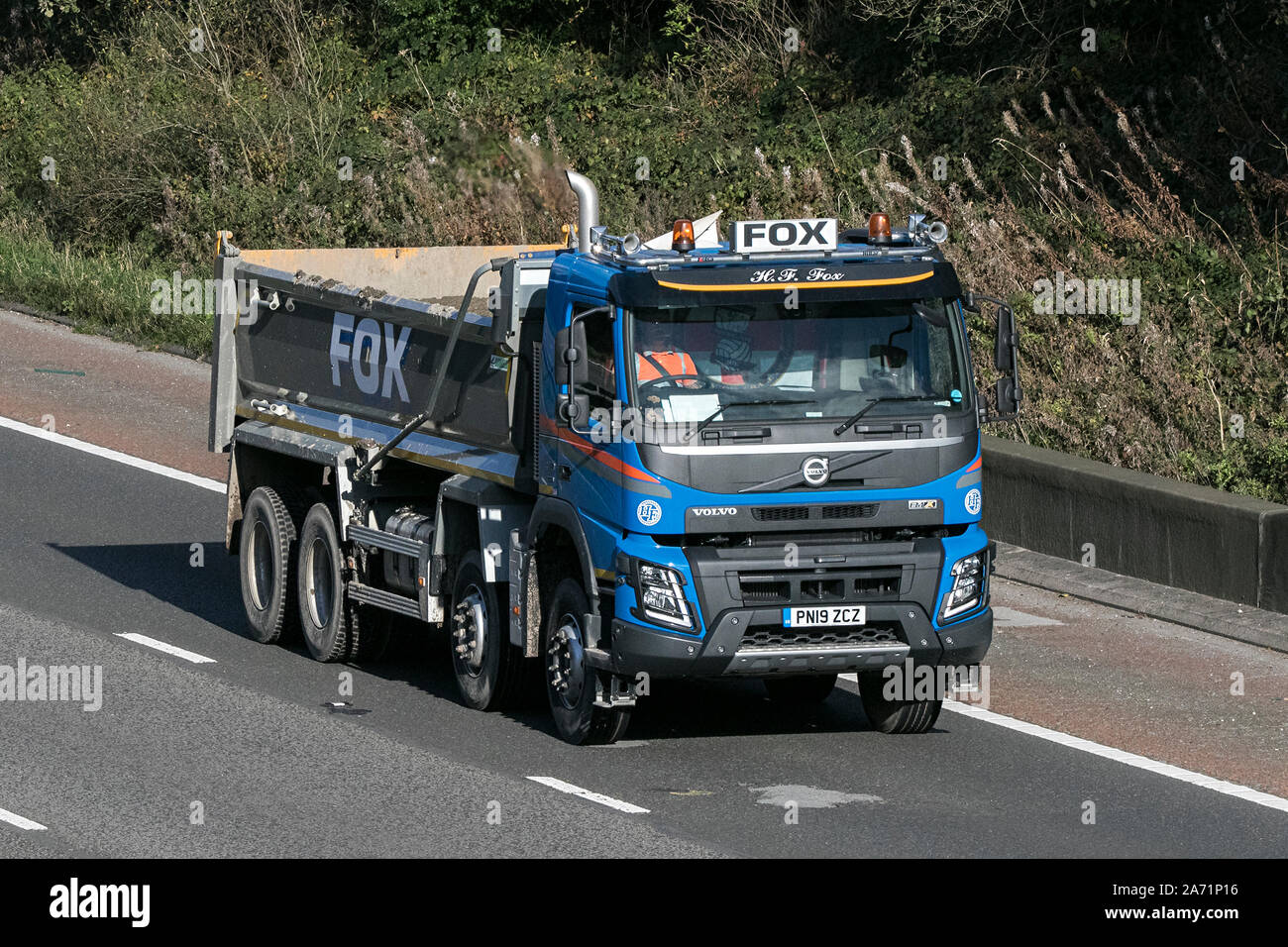 H F Fox agrège Volvo FM benne camions de livraison, camion, transport, camion, cargaison, véhicule, livraison, transport commercial Banque D'Images