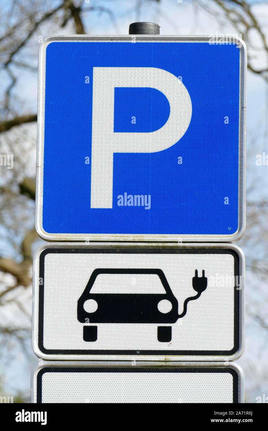 Panneau de circulation, parking pour voitures électriques, Allemagne Banque D'Images