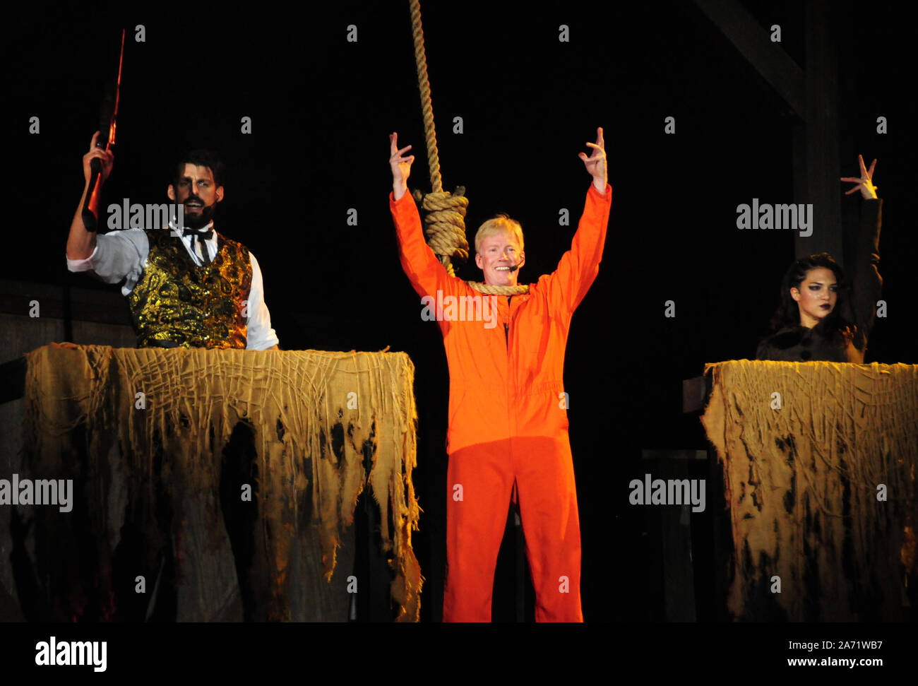 Buena Park, California, USA 27 octobre 2019 Une vue générale de l'atmosphère d'usurper de Jeffrey Epstein dans la pendaison Show le 27 octobre 2019 à Knott's Scary Farm à Buena Park, Californie, USA. Photo de Barry King/Alamy Stock Photo Banque D'Images