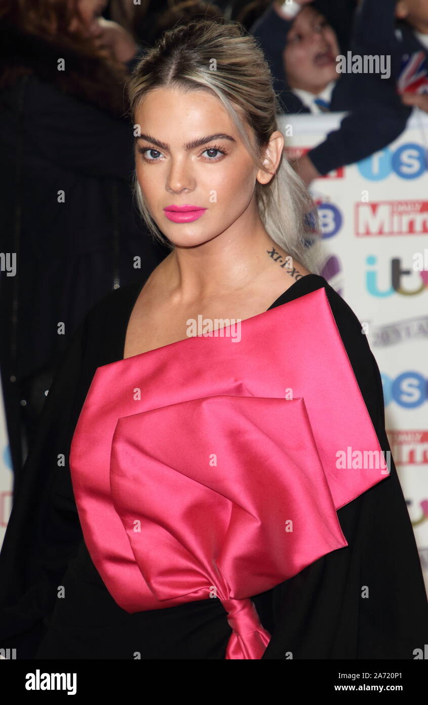 Louisa Johnson sur le tapis rouge à la fierté de la Grande-Bretagne du Daily Mirror, Awards, en partenariat avec le BST, à l'hôtel Grosvenor House, Park Lane. Banque D'Images