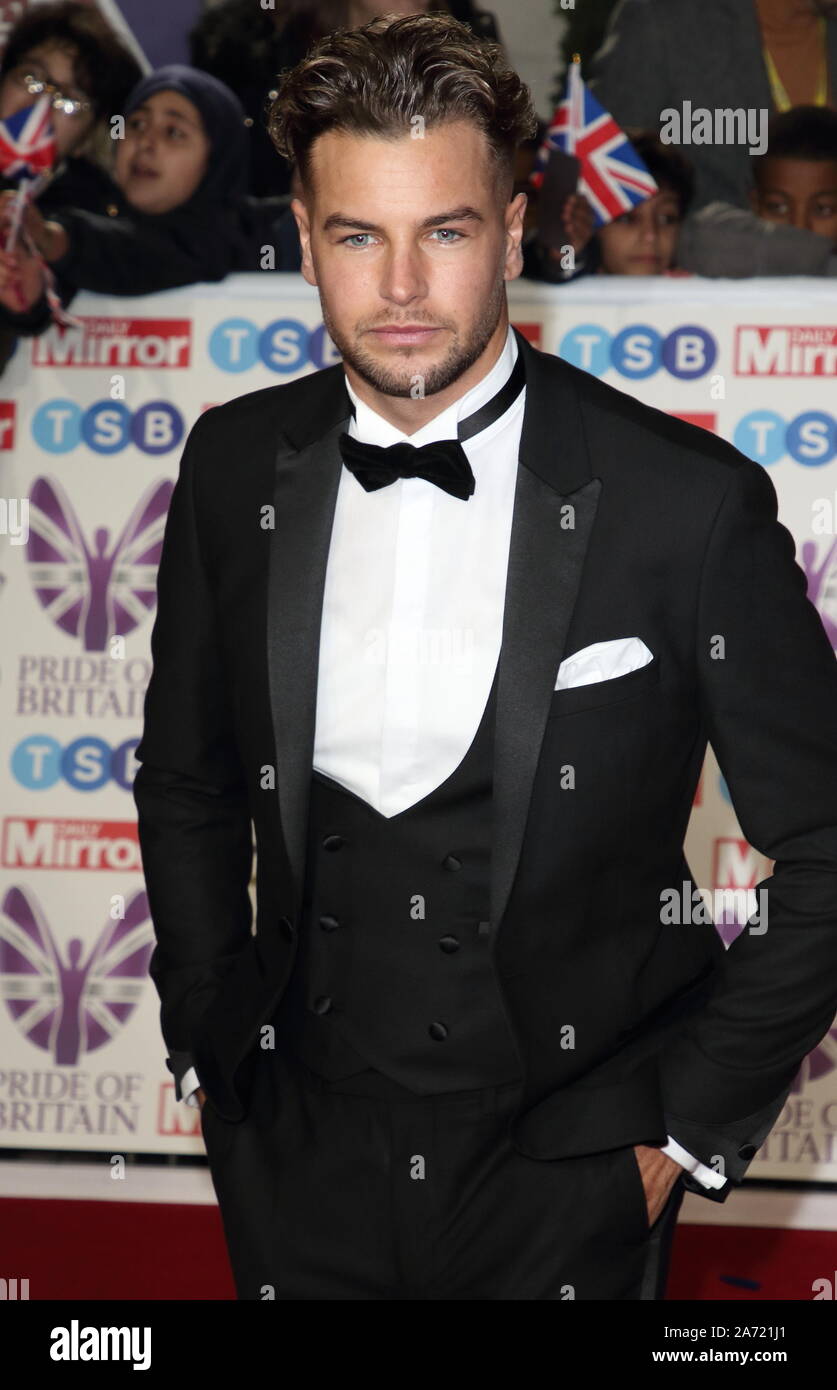 Chris Hughes sur le tapis rouge à la fierté de la Grande-Bretagne du Daily Mirror, Awards, en partenariat avec le BST, à l'hôtel Grosvenor House, Park Lane. Banque D'Images