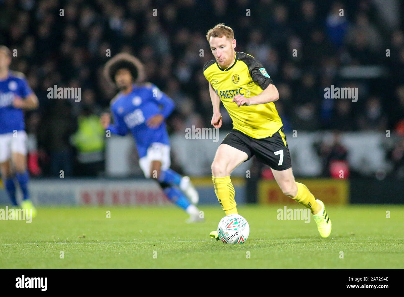 Burton upon Trent, Royaume-Uni. 29 Oct, 2019. Stephen Quinn de Burton Albion (7) s'exécute avec le ballon lors de l'EFL Carabao coupe de 16 Correspondance entre Burton Albion et Leicester City au stade de Pirelli, Burton upon Trent, en Angleterre. Photo par Mick Haynes. Usage éditorial uniquement, licence requise pour un usage commercial. Aucune utilisation de pari, de jeux ou d'un seul club/ligue/dvd publications. Credit : UK Sports Photos Ltd/Alamy Live News Banque D'Images