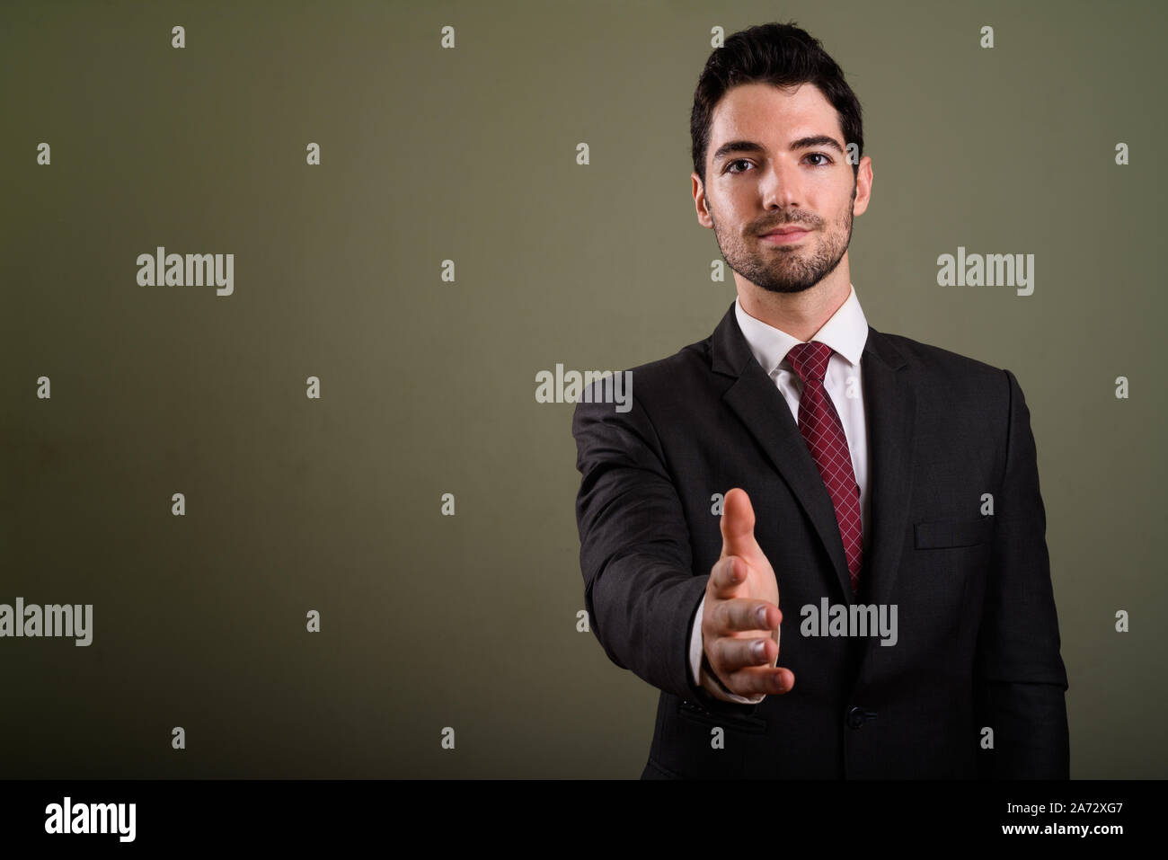 Portrait of young handsome businessman in suit Banque D'Images