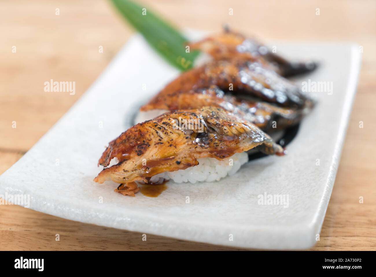 Close up of Sushi Unagi anguille du Japon ensemble. Japan food concept dans la nourriture japonaise restaurant. L'alimentation traditionnelle japonaise ou avec peu de calories et haute nutrit Banque D'Images