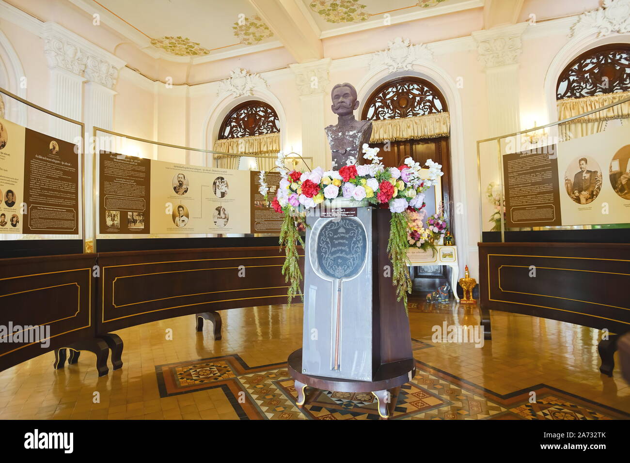 Prachin Buri, Thaïlande - 04 octobre, 2019 : Statue de Thai herbal dans Abhaibhubejhr Abhaibhubejhr Chaophraya légende Thai Herbal Medicine Museum. Banque D'Images