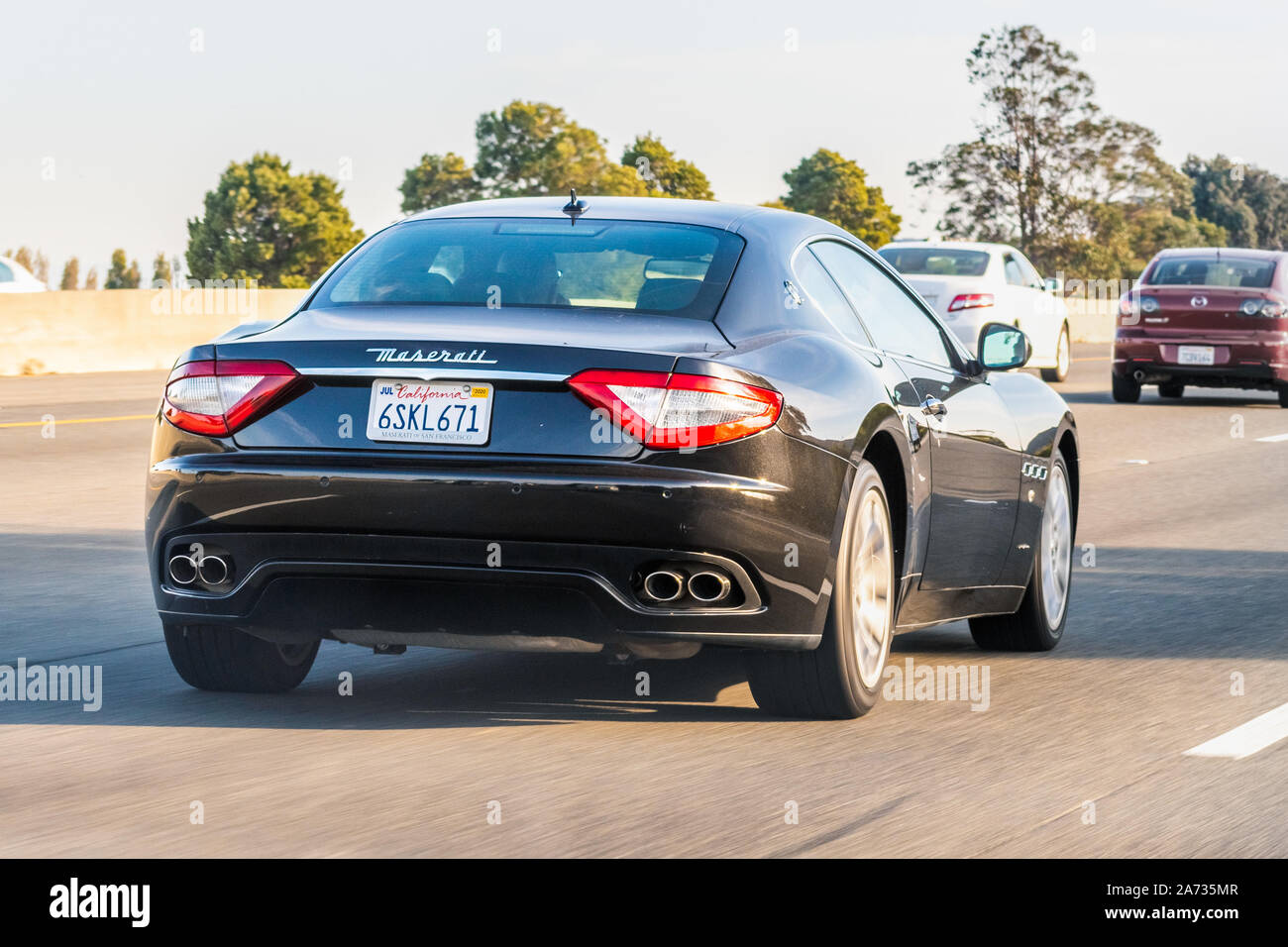 Oct 12, 2019 San Francisco / CA / USA - Maserati véhicules sur l'autoroute Banque D'Images