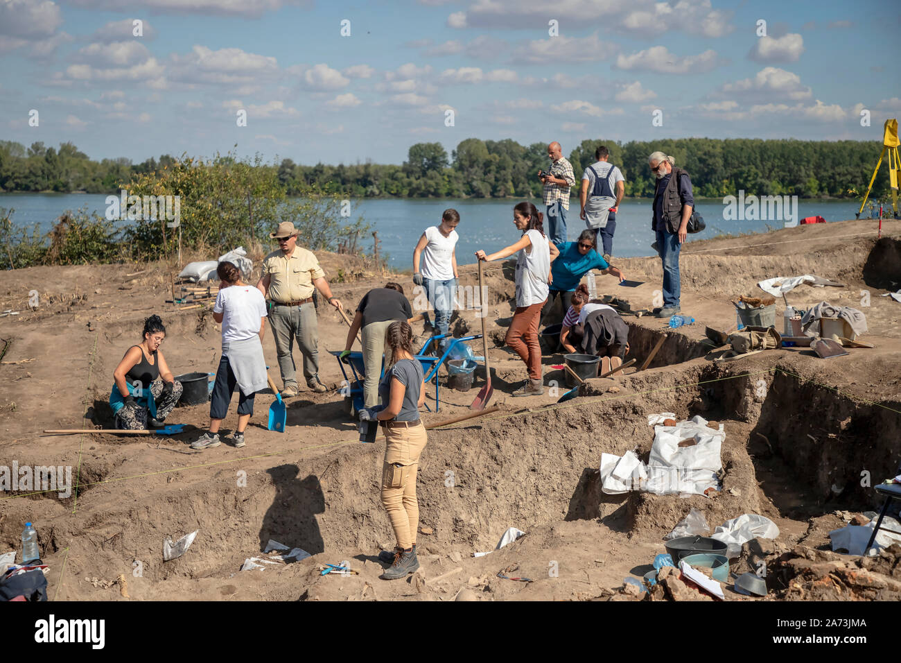Vinča, Serbie, 27 septembre 2019 : archéologues travaillant sur les fouilles archéologiques Banque D'Images