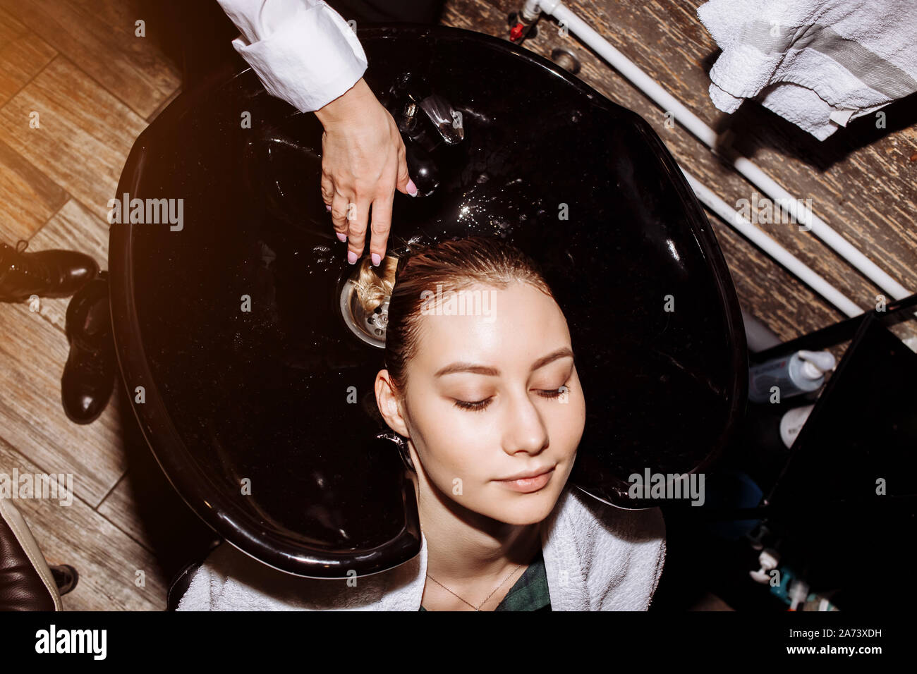 Young woman getting procédures spa Photo Stock - Alamy