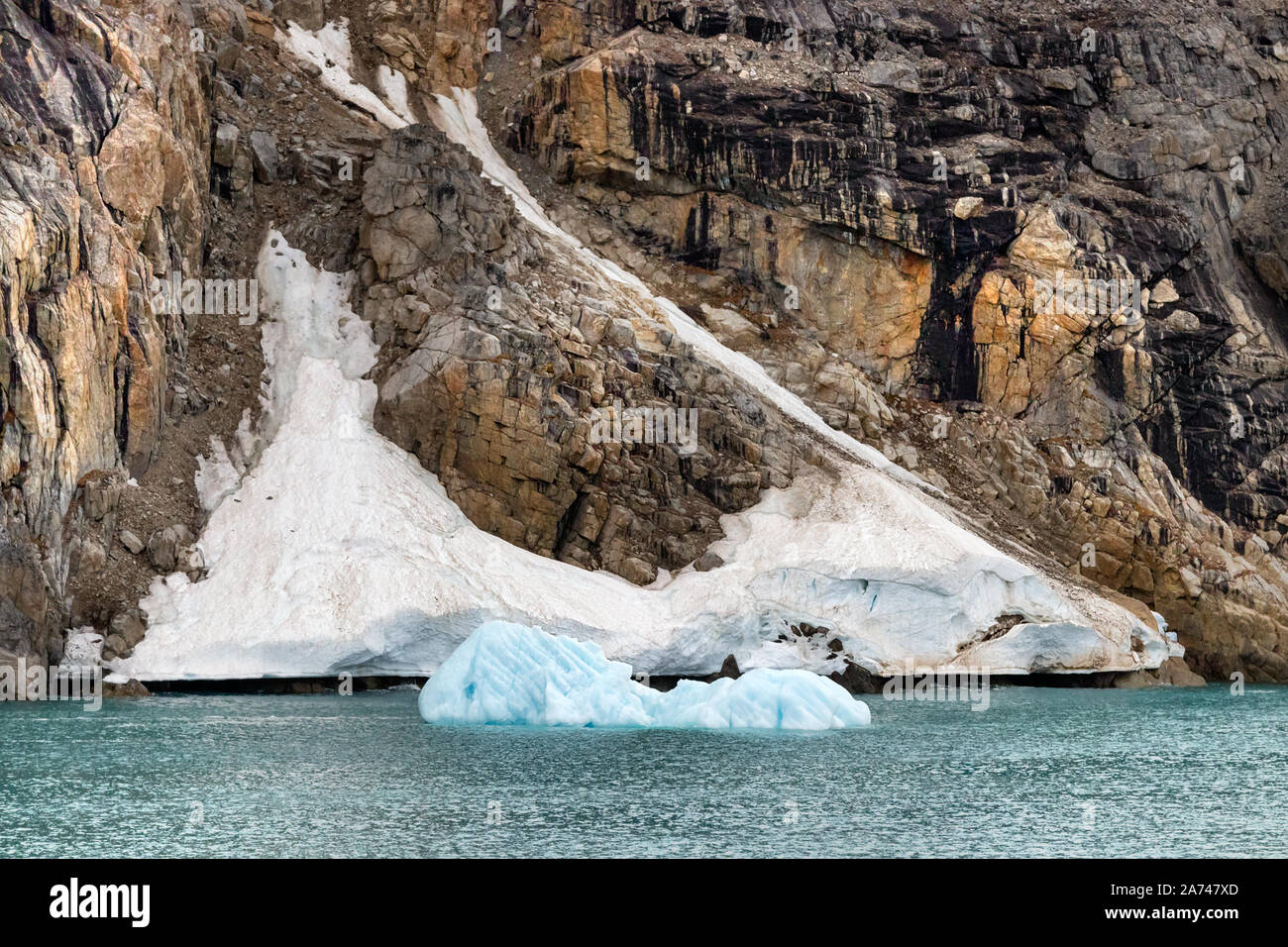 Iceberg dans le Fjord de Fitzroy, île Devon, Nunavut, Canada Banque D'Images