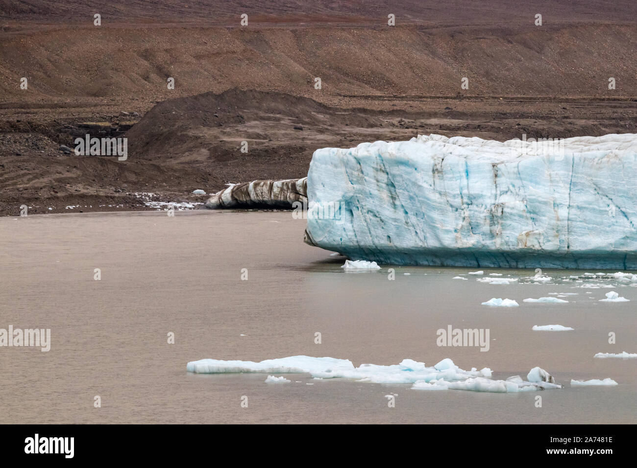 Montagnes et glaciers dans la baie de Croker, île Devon, Nunavut, Canada Banque D'Images