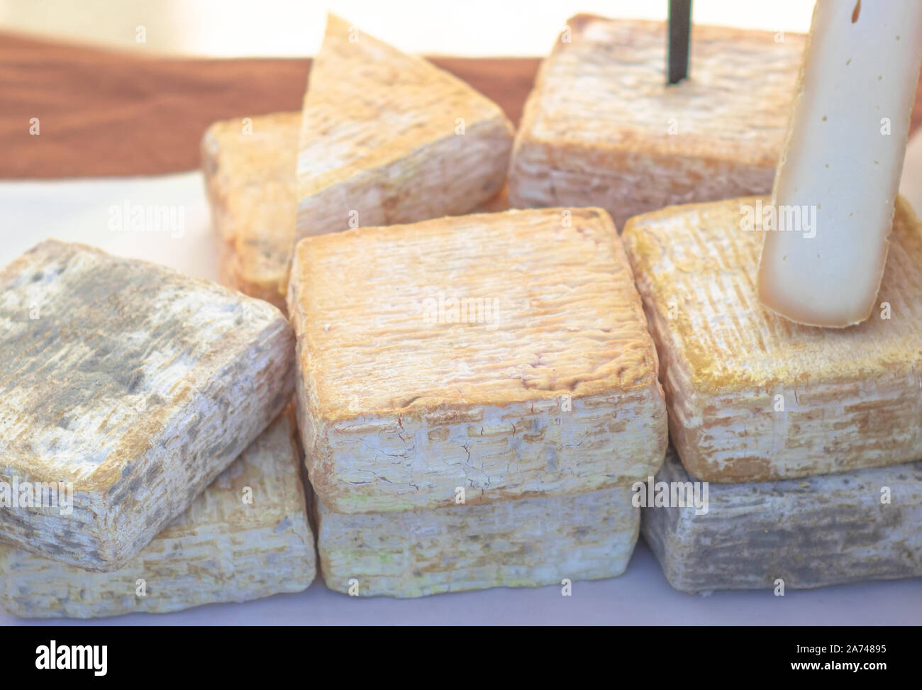 Formes de artisanal italien exquis fromage fait avec du lait de chèvre Banque D'Images