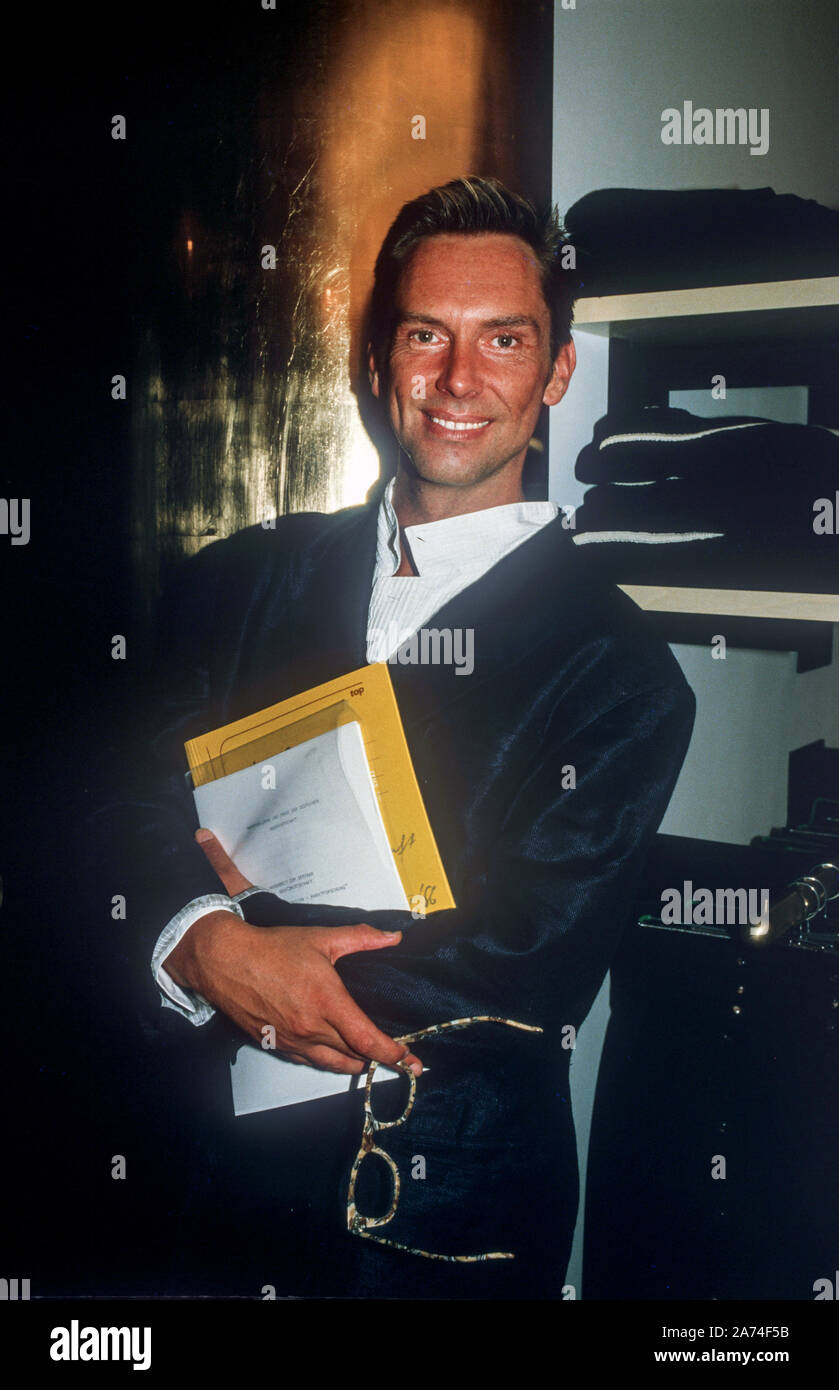 Fashion designer Wolfgang Joop ouvre sa première boutique exclusive le 23 juillet 1986 à Munich. Il est né le 18 novembre 1944 à Potsdam. Dans le monde d'utilisation | Banque D'Images