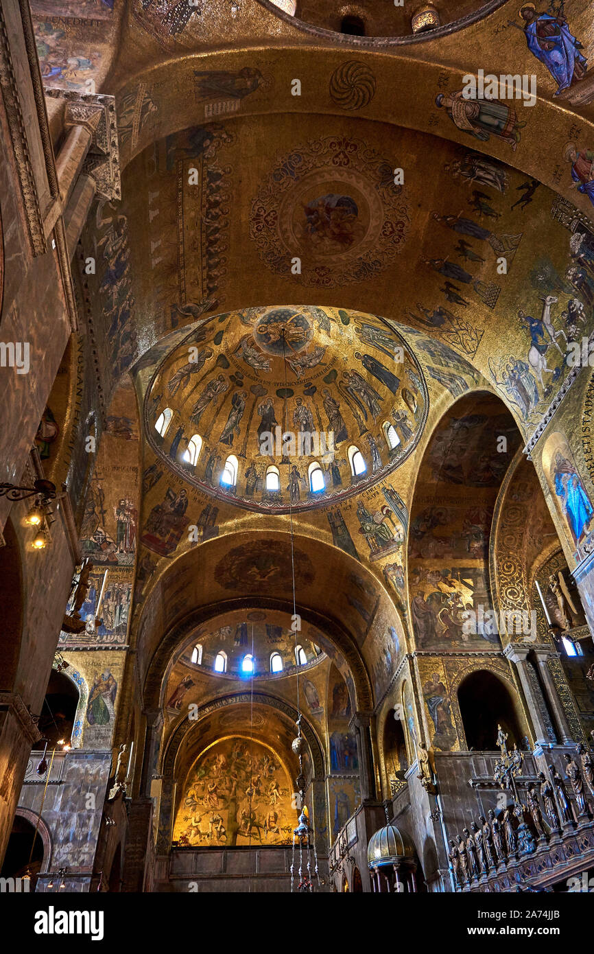 L'intérieur de la Basilique Saint Marc Venise Italie Banque D'Images