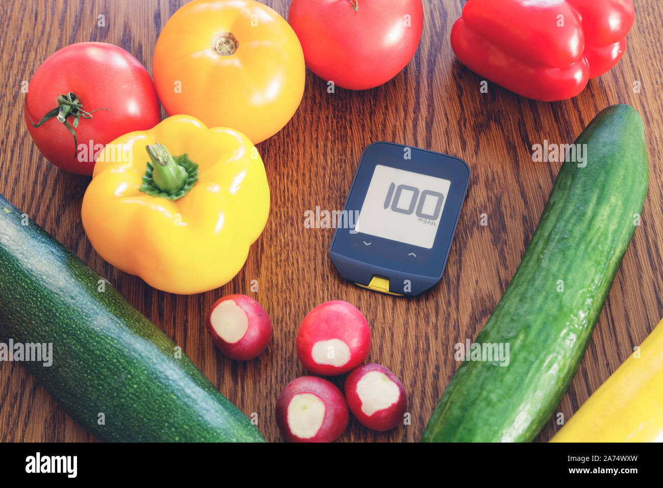 Régime alimentaire sain pour la notion, les légumes sur la table Banque D'Images