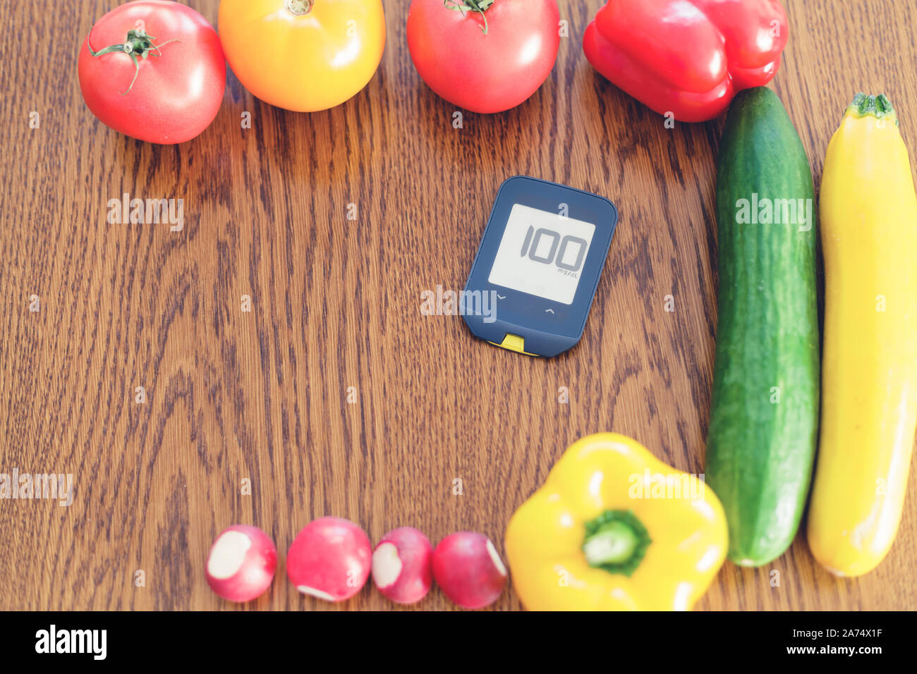 Régime alimentaire sain pour la notion, les légumes sur la table Banque D'Images