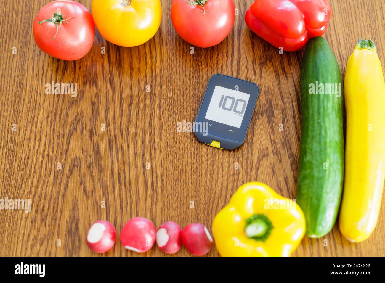 Régime alimentaire sain pour la notion, les légumes sur la table Banque D'Images