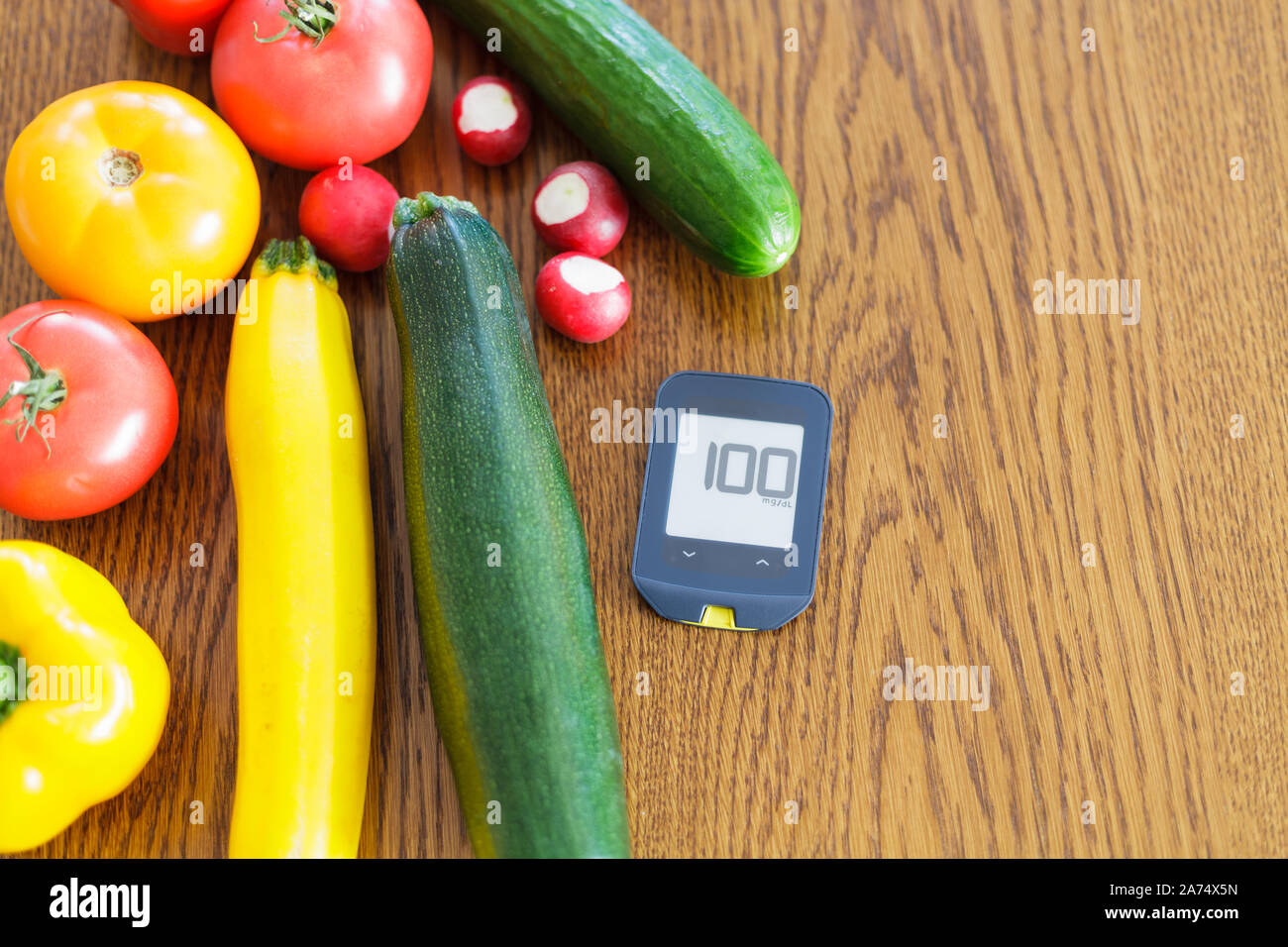 Régime alimentaire sain pour la notion, les légumes sur la table Banque D'Images