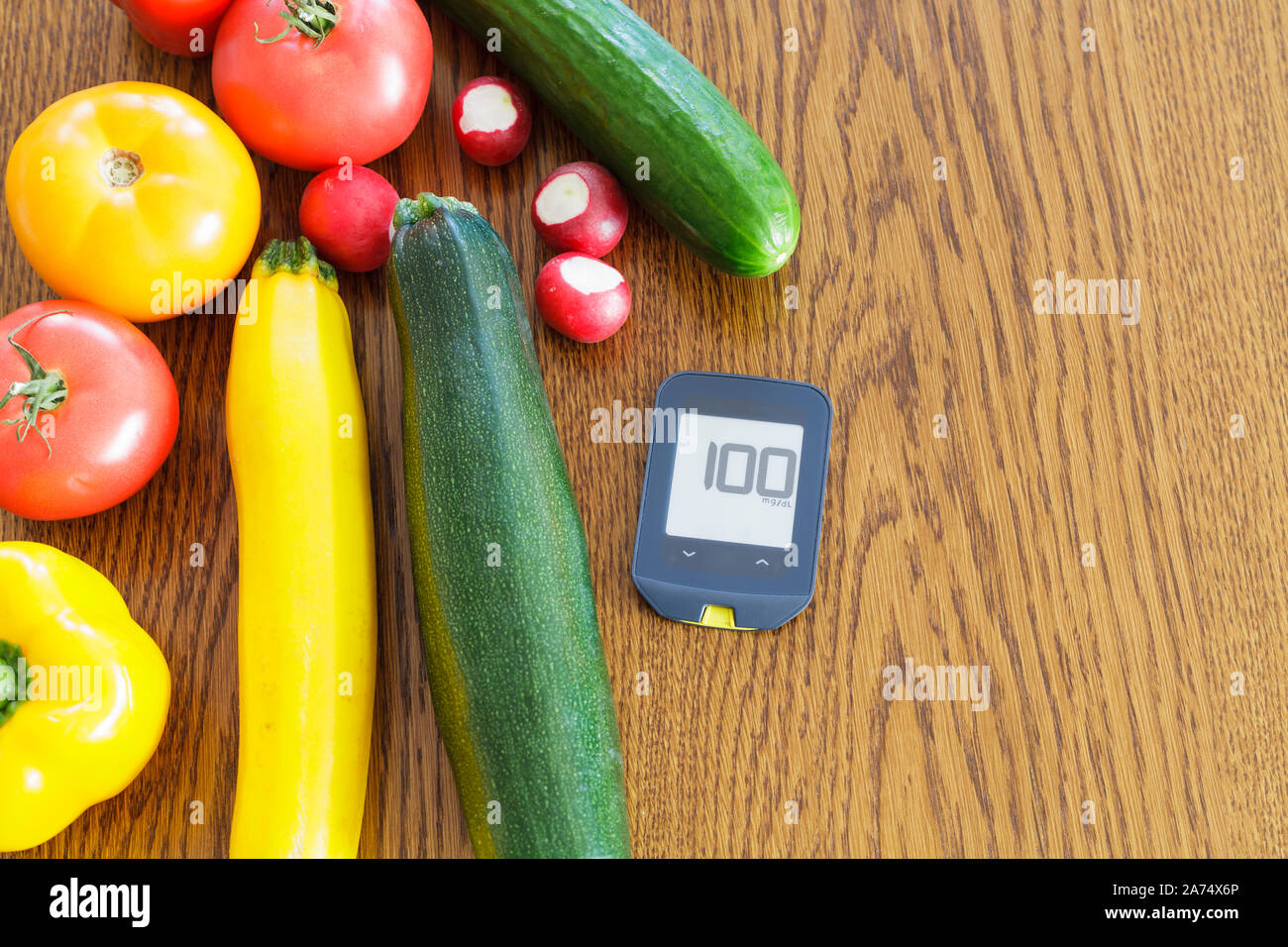 Régime alimentaire sain pour la notion, les légumes sur la table Banque D'Images