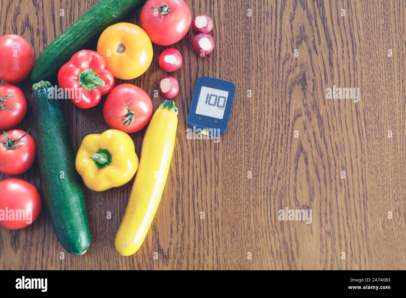 Régime alimentaire sain pour la notion, les légumes sur la table Banque D'Images