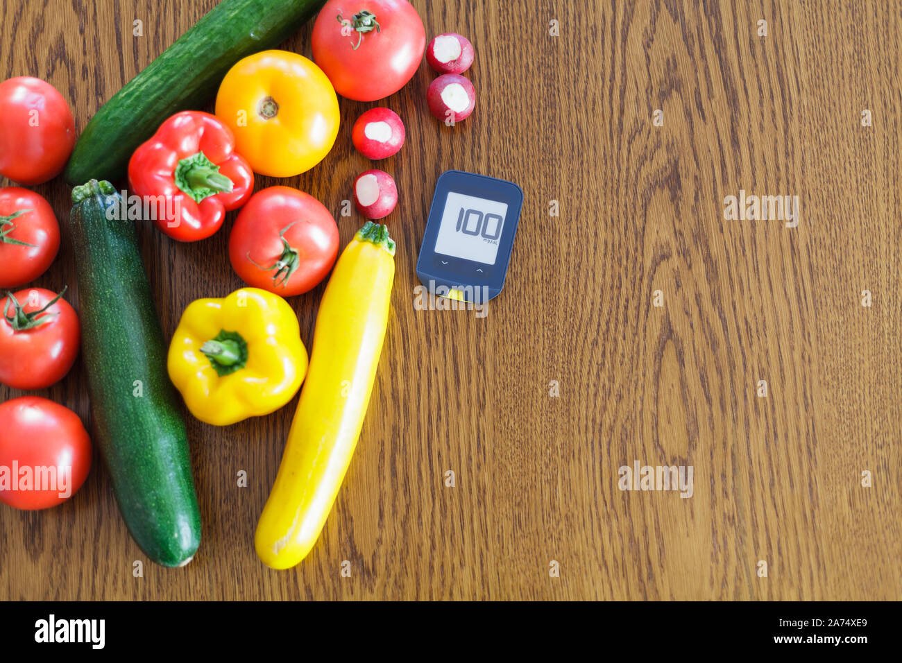 Régime alimentaire sain pour la notion, les légumes sur la table Banque D'Images
