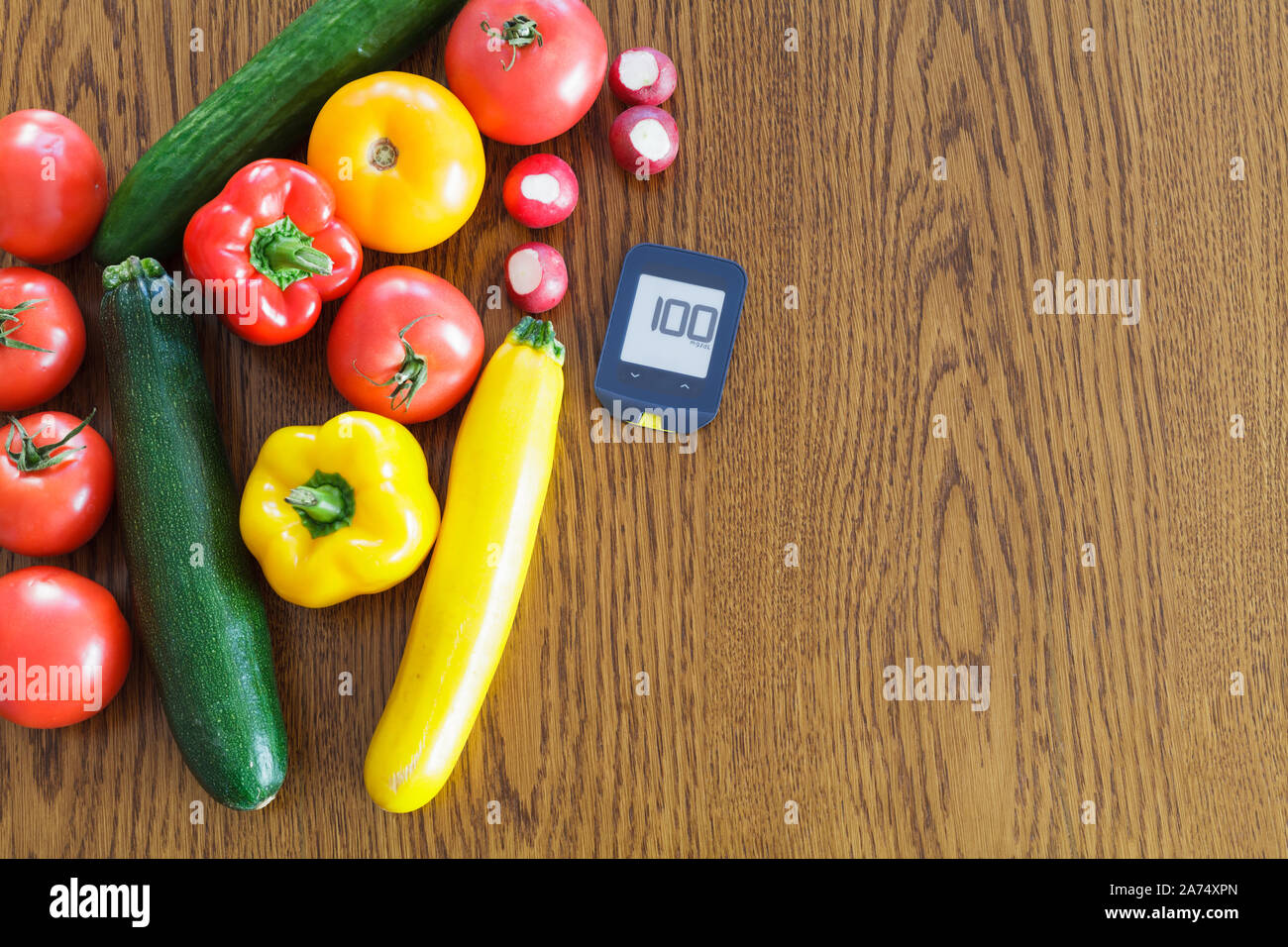 Régime alimentaire sain pour la notion, les légumes sur la table Banque D'Images