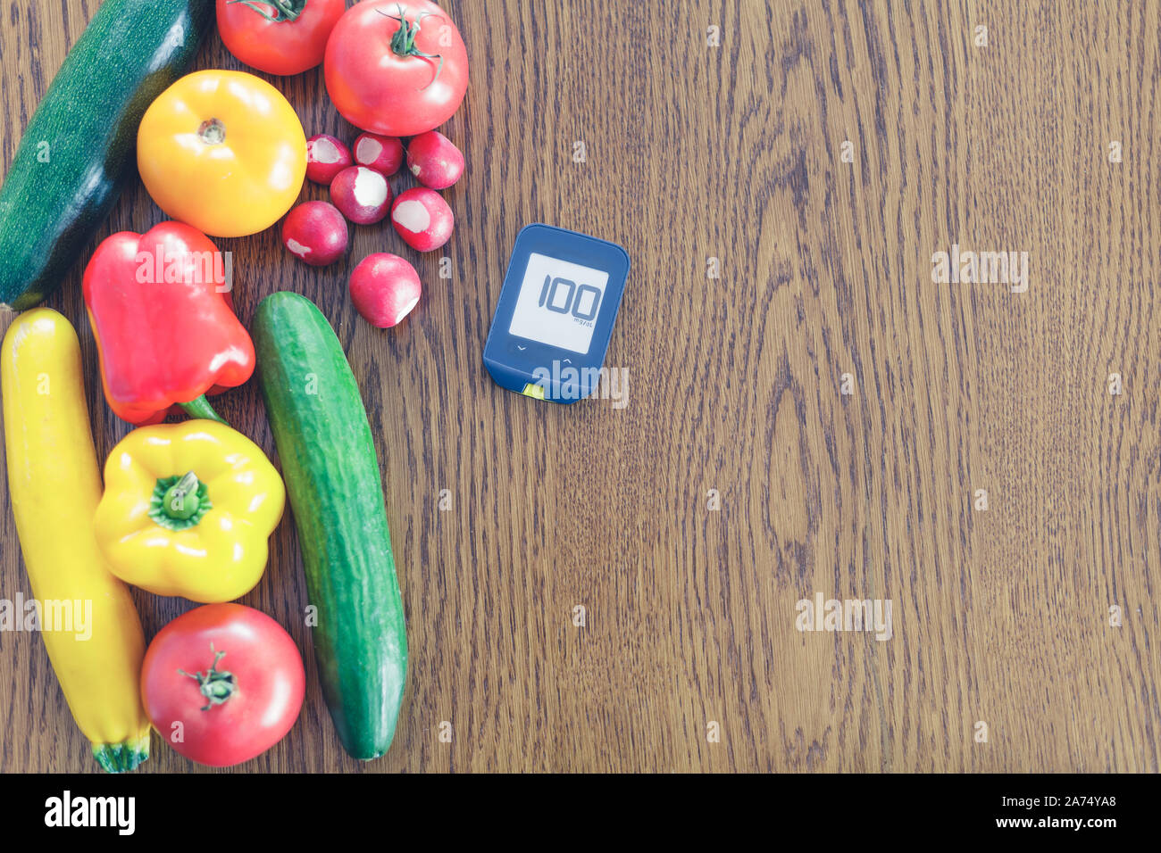 Régime alimentaire sain pour la notion, les légumes sur la table Banque D'Images