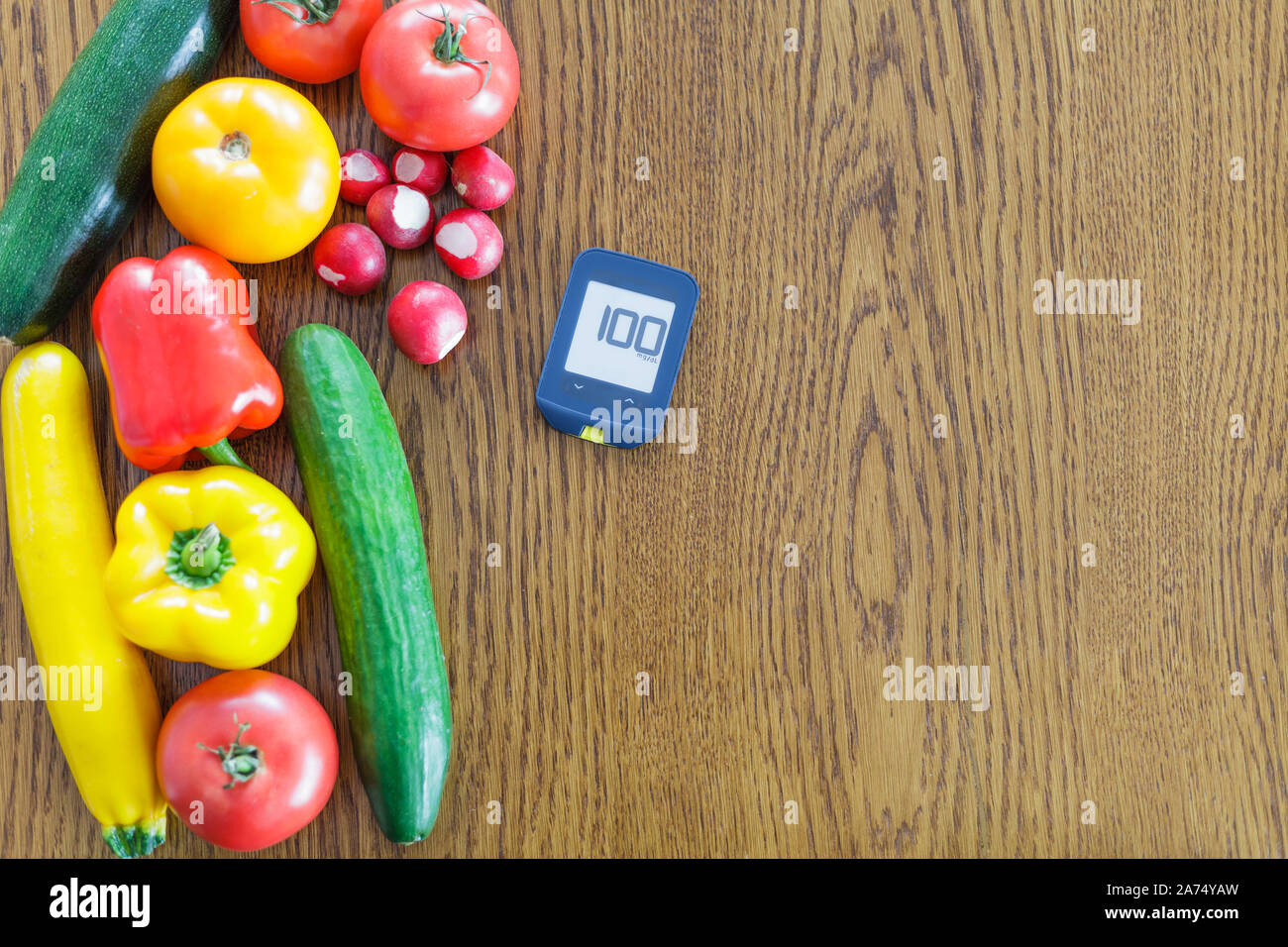 Régime alimentaire sain pour la notion, les légumes sur la table Banque D'Images