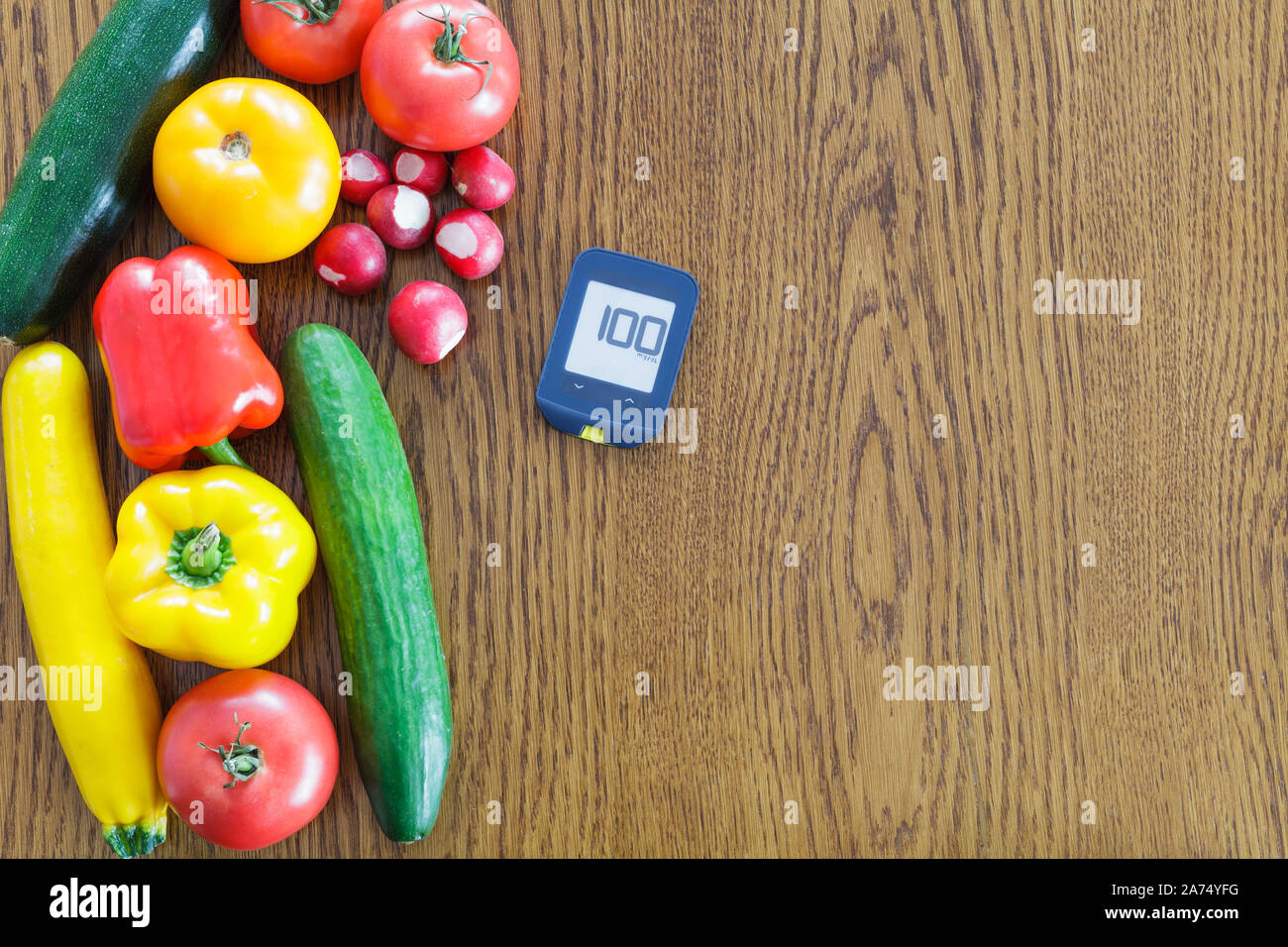 Régime alimentaire sain pour la notion, les légumes sur la table Banque D'Images