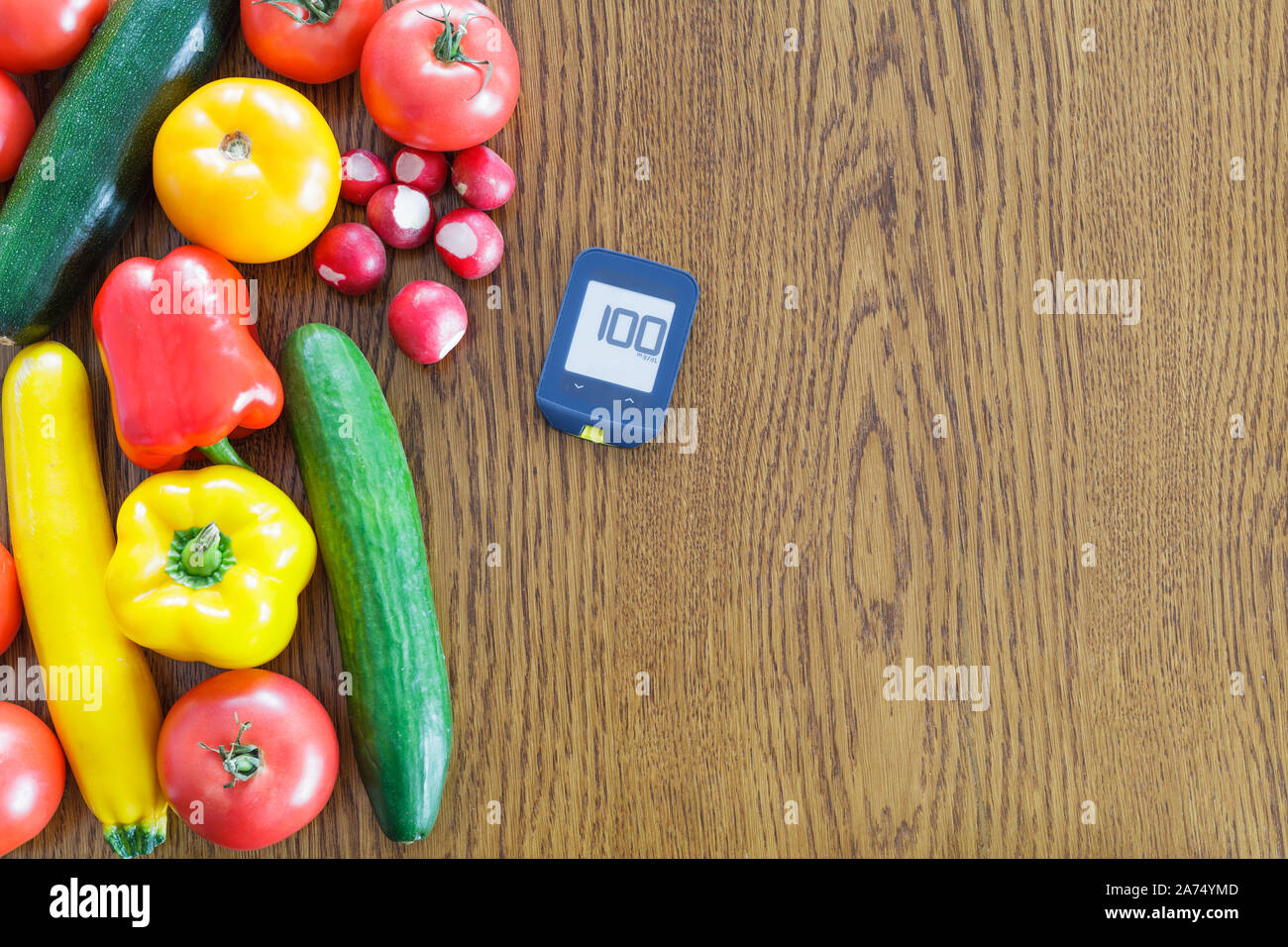 Régime alimentaire sain pour la notion, les légumes sur la table Banque D'Images