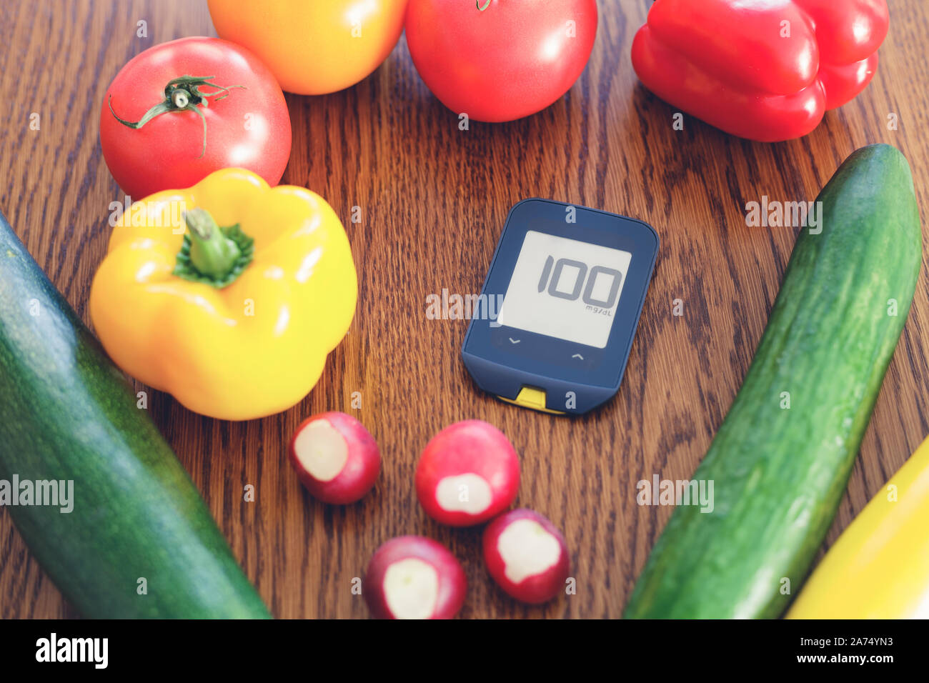 Régime alimentaire sain pour la notion, les légumes sur la table Banque D'Images