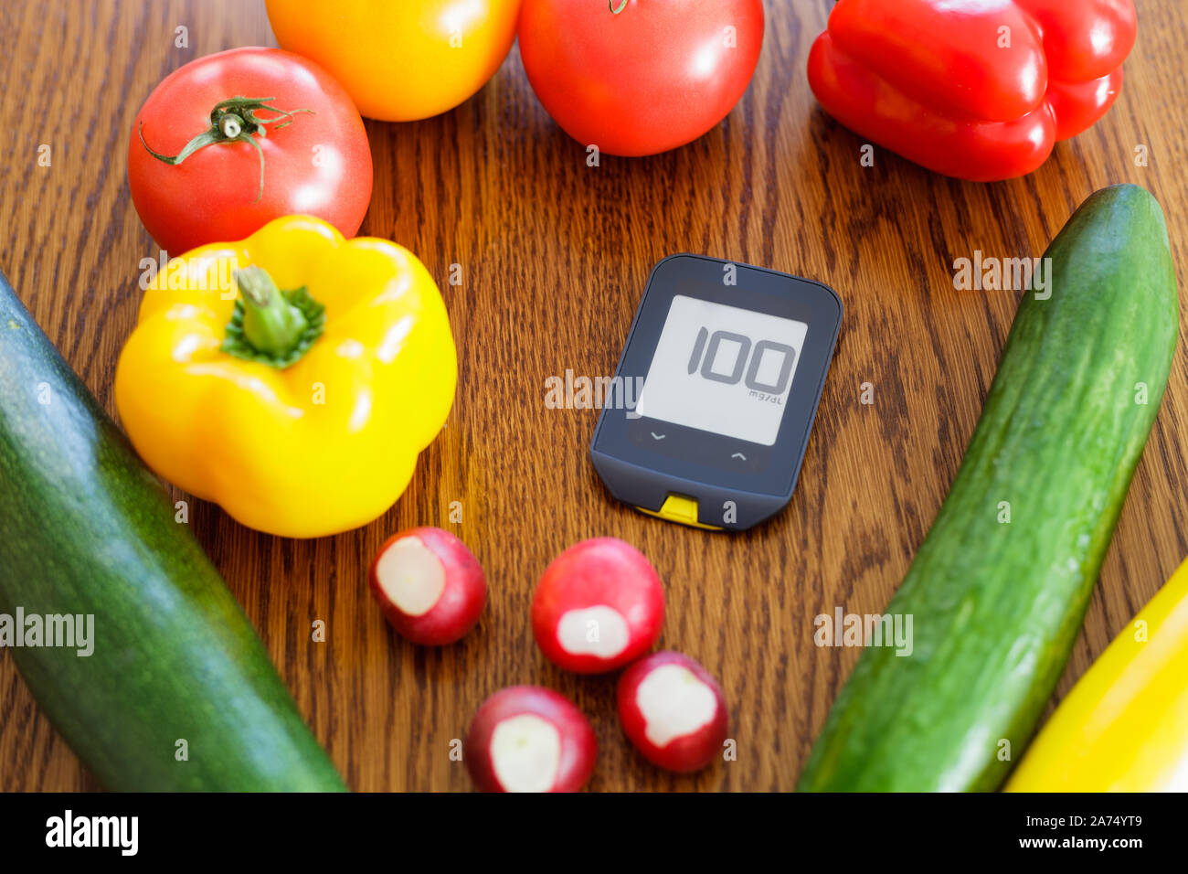 Régime alimentaire sain pour la notion, les légumes sur la table Banque D'Images