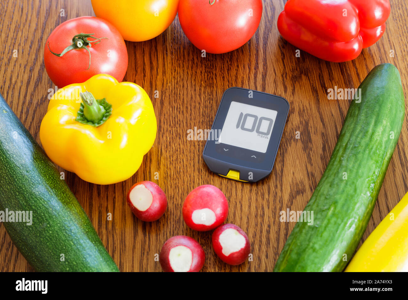 Régime alimentaire sain pour la notion, les légumes sur la table Banque D'Images