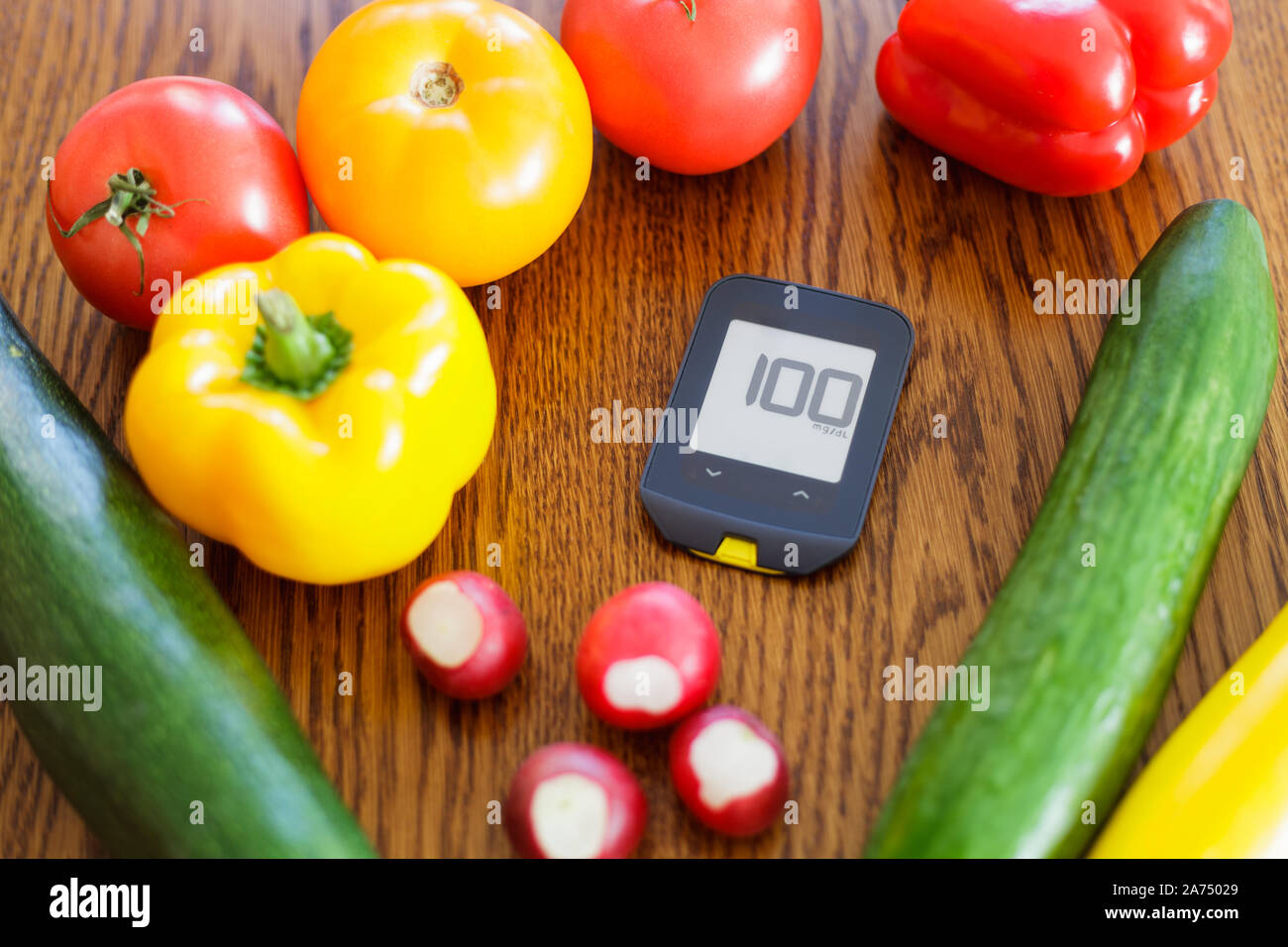 Régime alimentaire sain pour la notion, les légumes sur la table Banque D'Images