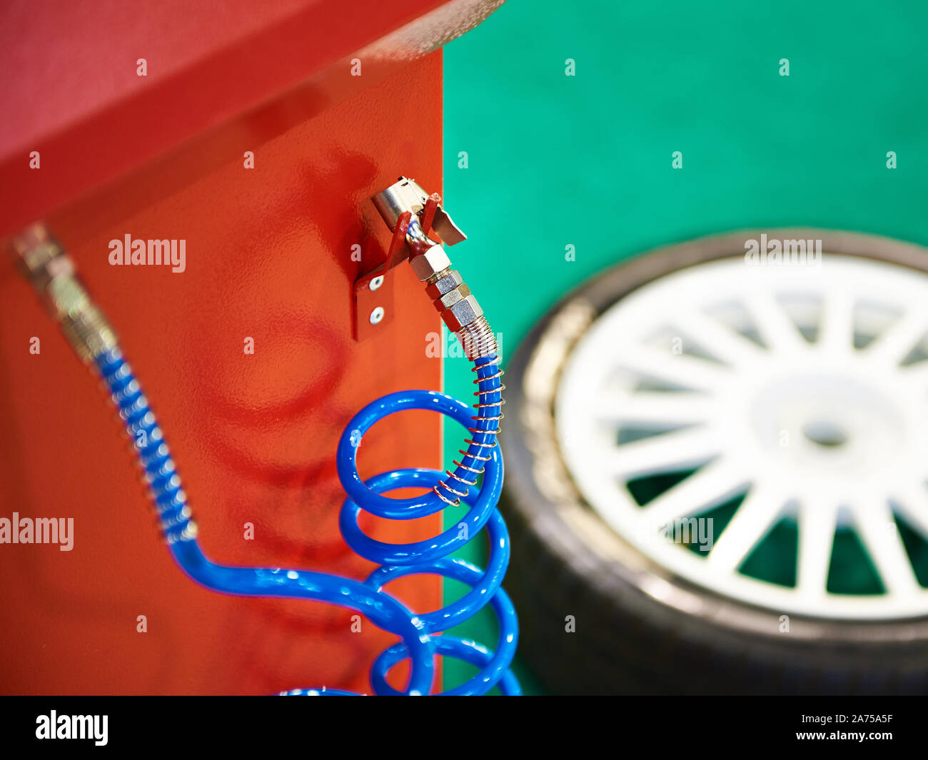 Flexible pour le pompage de voiture pneus Banque D'Images