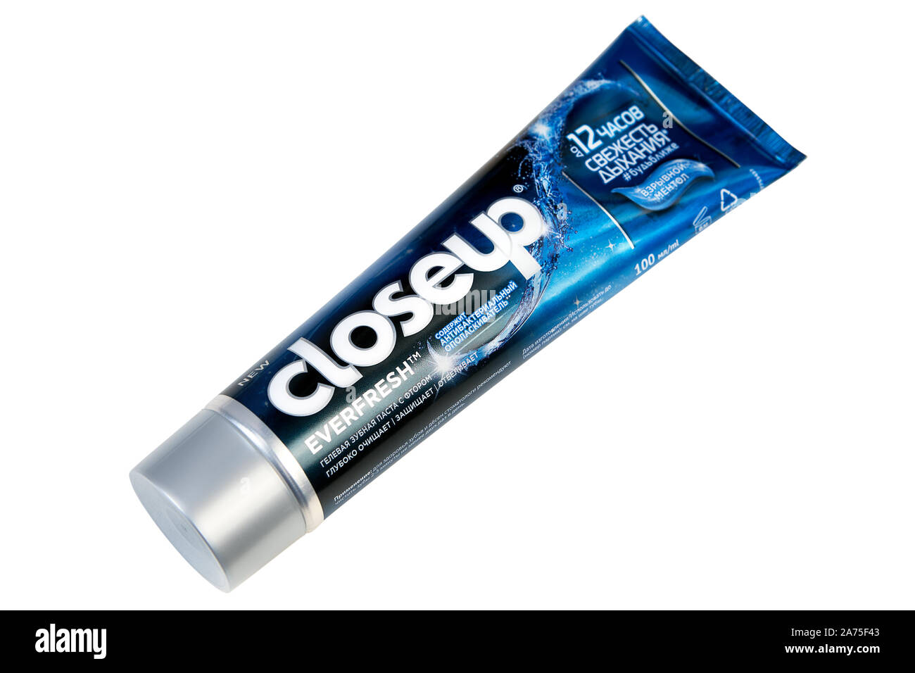 Saint-pétersbourg, Russie - le 17 octobre 2019 Gros plan : gel dentifrice au fluorure Everfresh, avec anti-bactérienne et effet de blanchiment. La marque est commercialisé Banque D'Images