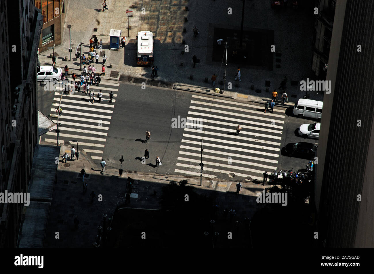 Les piétons qui traversent, Avenue Líbero Badaró, São Paulo, Brésil Banque D'Images