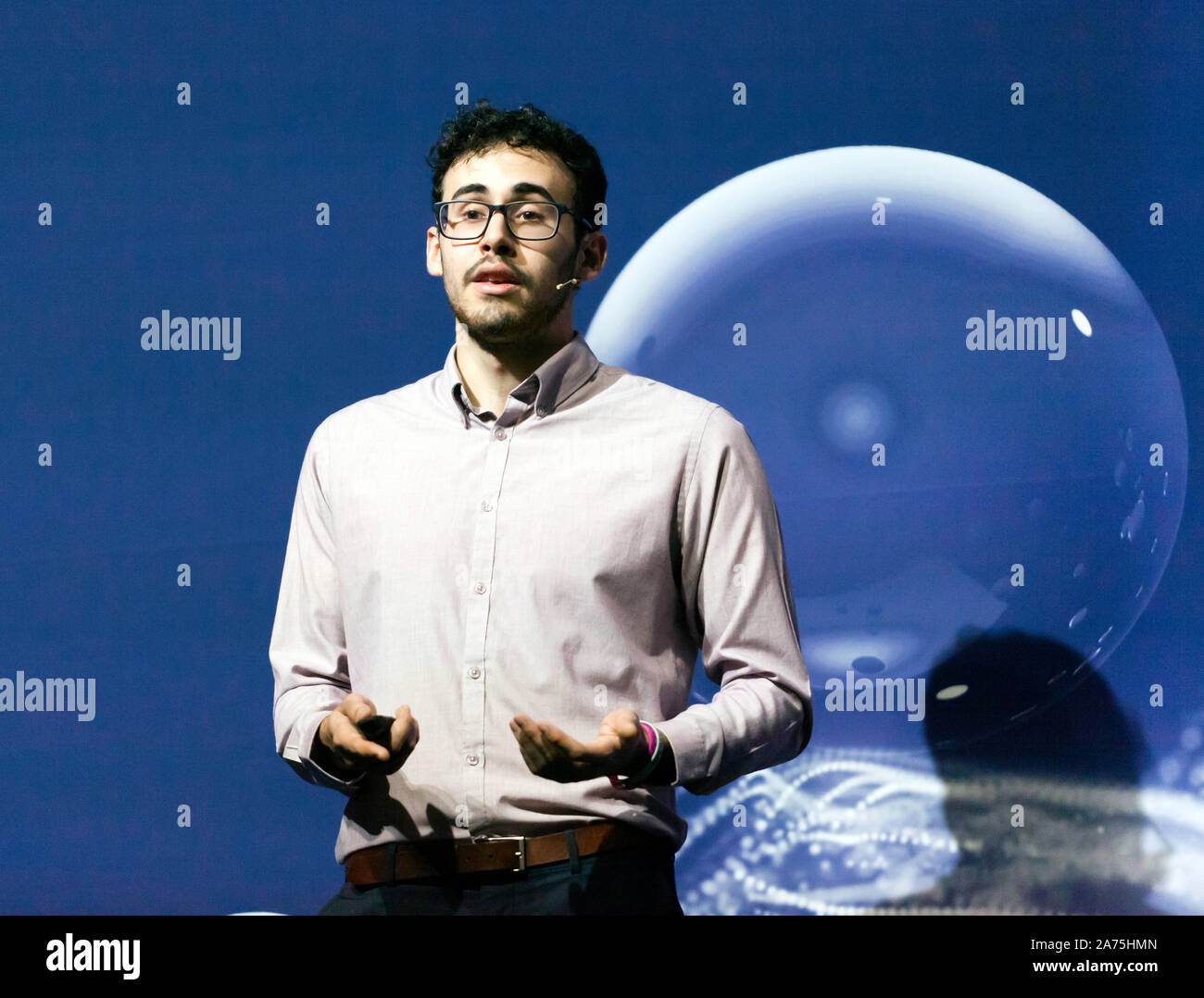 Daniel Carbonell, directeur technique de l'HYP-DE, une conférence intitulée "Hyperloop : l'avenir des transports', sur l'étape de l'ingénierie, au New Scientist Live 2019 Banque D'Images