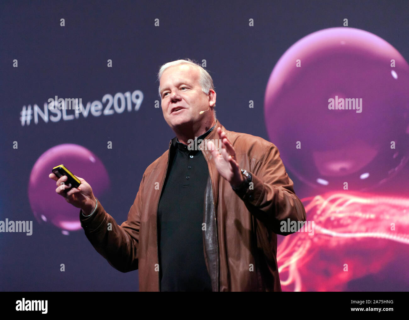Lee Berger, Phillip Tobias en paléoanthropologie, Président de l'Université du Witwatersrand et National Geographic Society, racontant l'histoire de l'étonnant "Homo naledi', sur la scène principale, à New Scientist vivre 2019 Banque D'Images