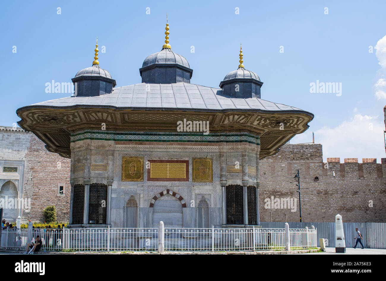 Istanbul, Turquie : détails d'Ahmet Cesmesi, Fontaine du Sultan Ahmed III construit sous le sultan ottoman dans le style de la période des tulipes Banque D'Images