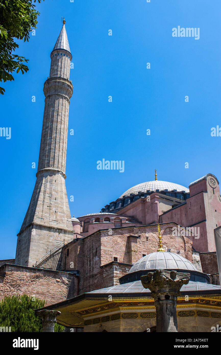 Istanbul, Turquie : Sainte-Sophie, le célèbre ex-Chrétienne Grecque Orthodoxe cathédrale patriarcale, plus tard une mosquée impériale ottomane et maintenant un musée Banque D'Images